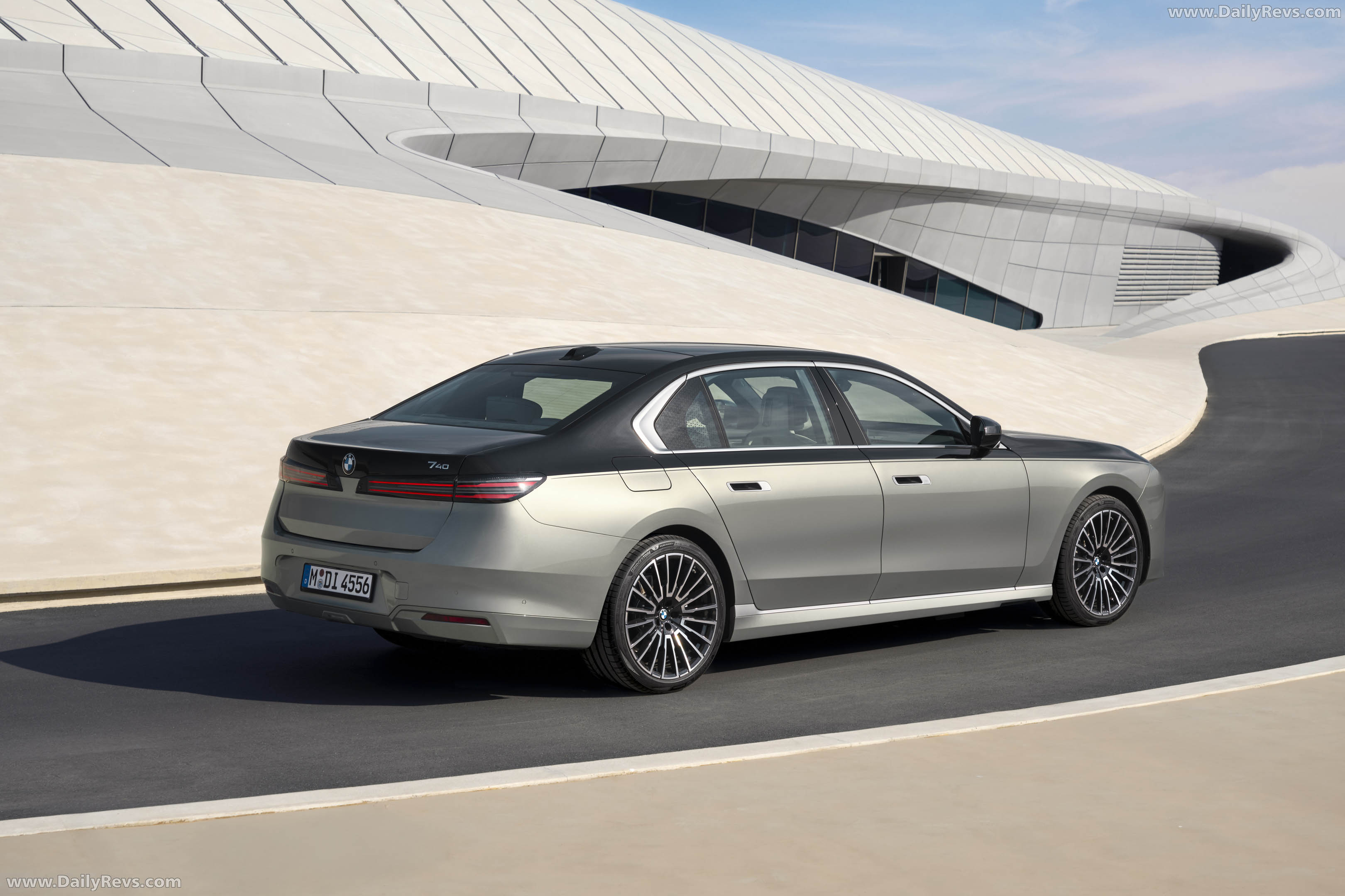 2027 BMW 740 xDrive G70 Rear View