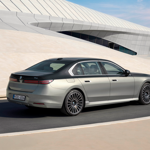 2027 BMW 740 xDrive G70 Rear View