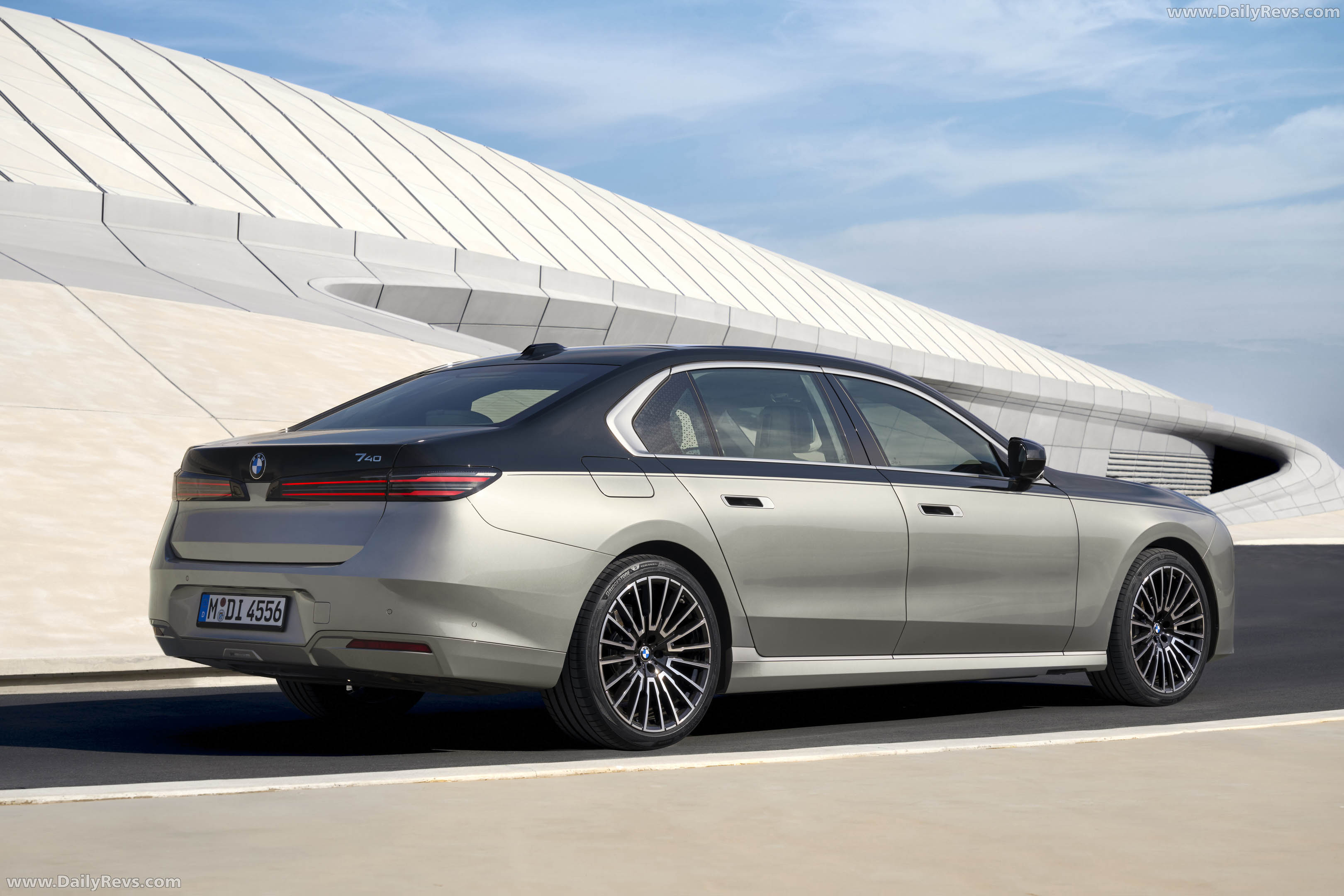 2027 BMW 740 xDrive G70 Rear View