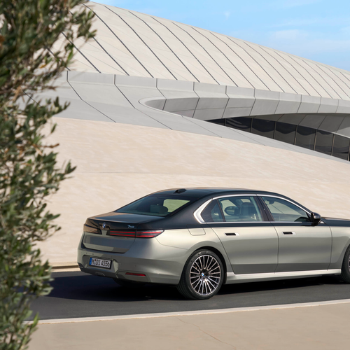 2027 BMW 740 xDrive G70 Rear View