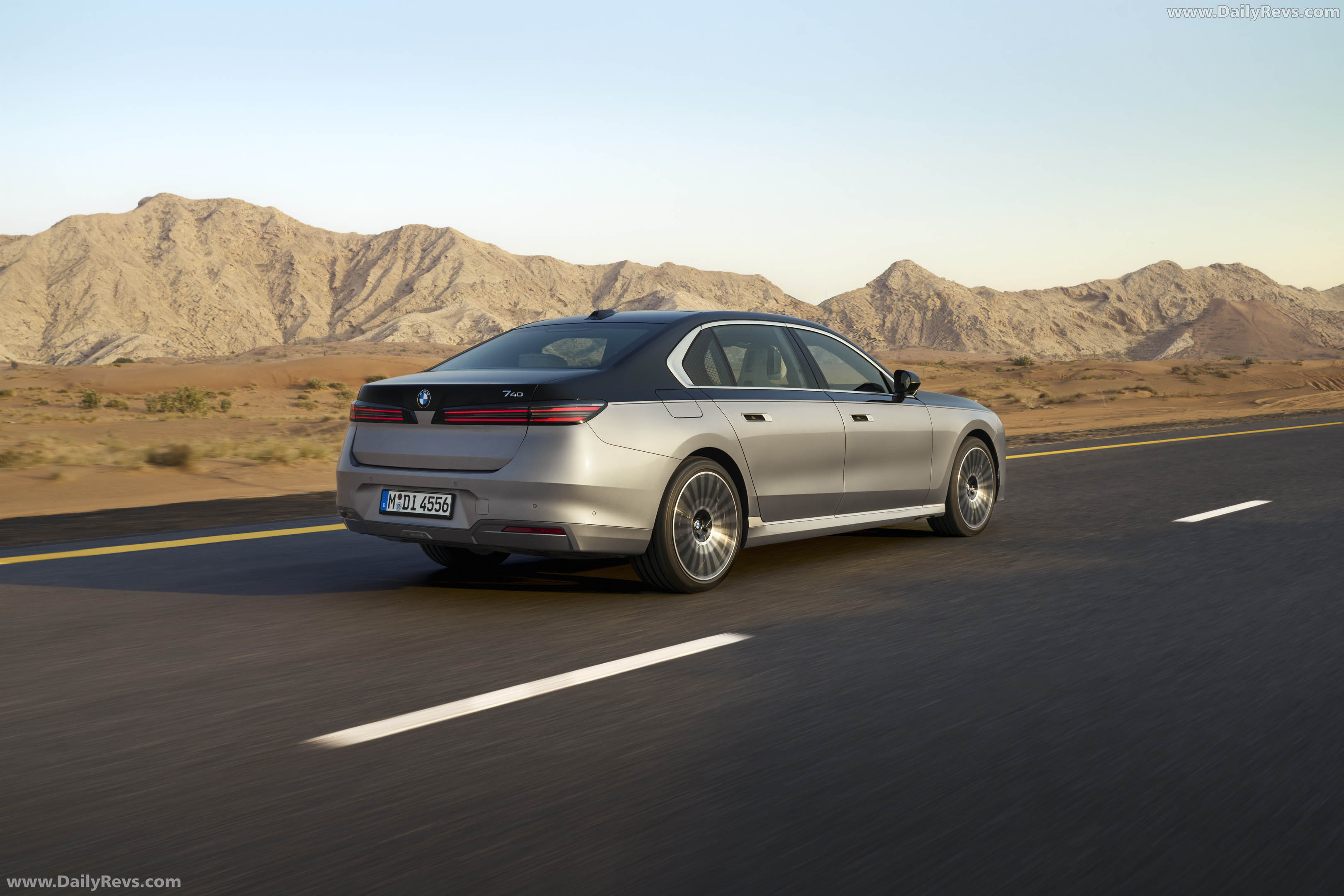 2027 BMW 740 xDrive G70 Rear View