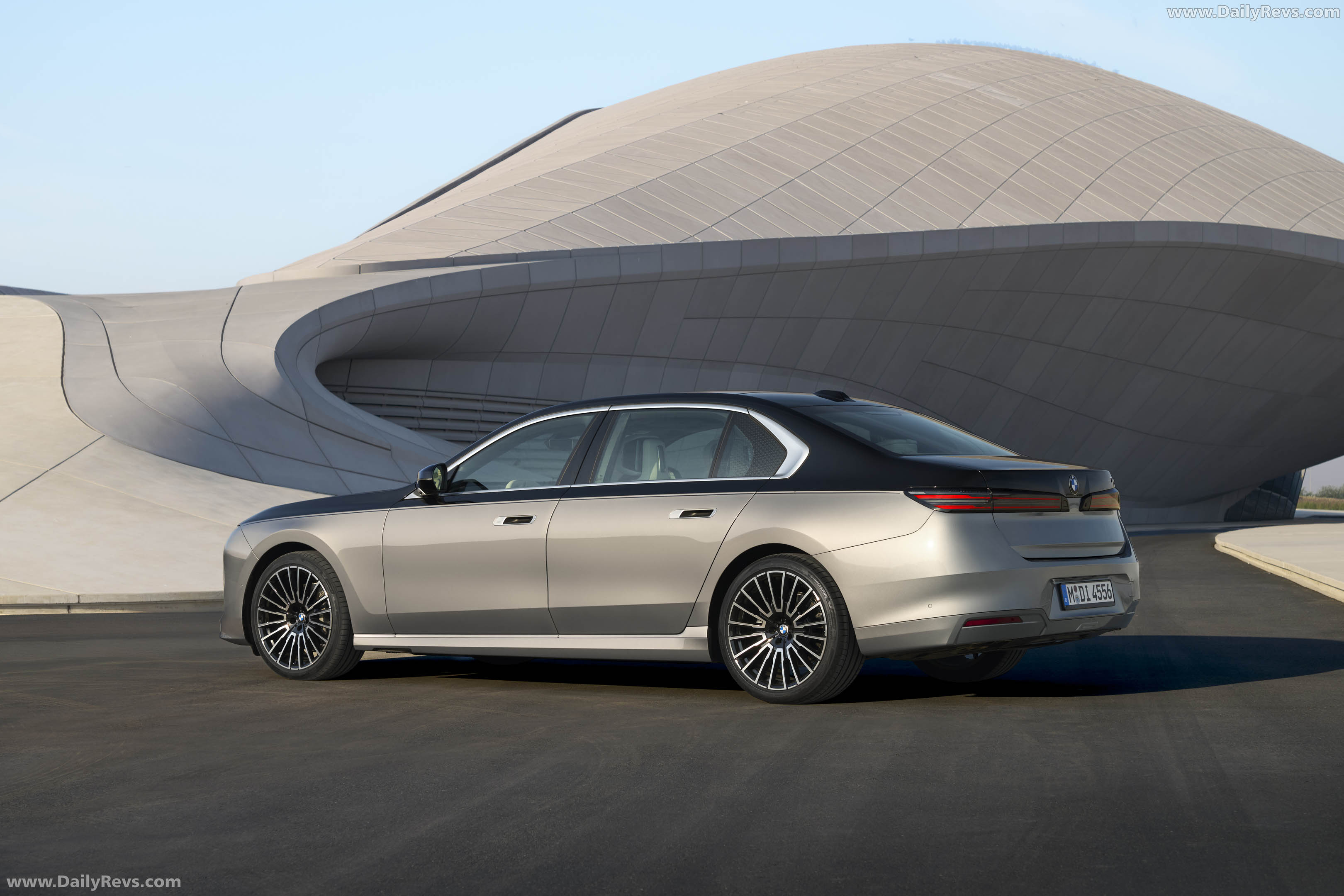 2027 BMW 740 xDrive G70 Rear View