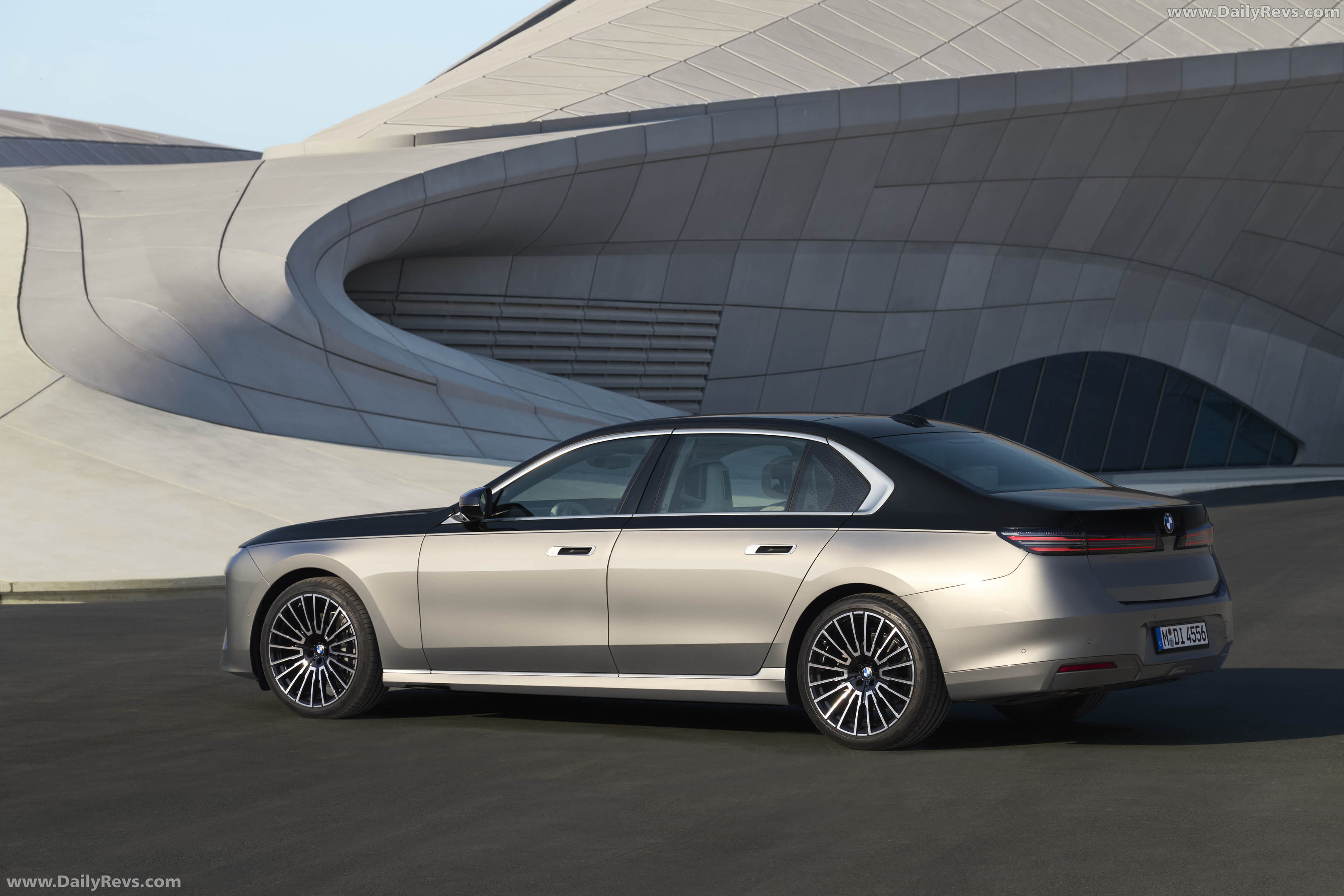 2027 BMW 740 xDrive G70 Rear View