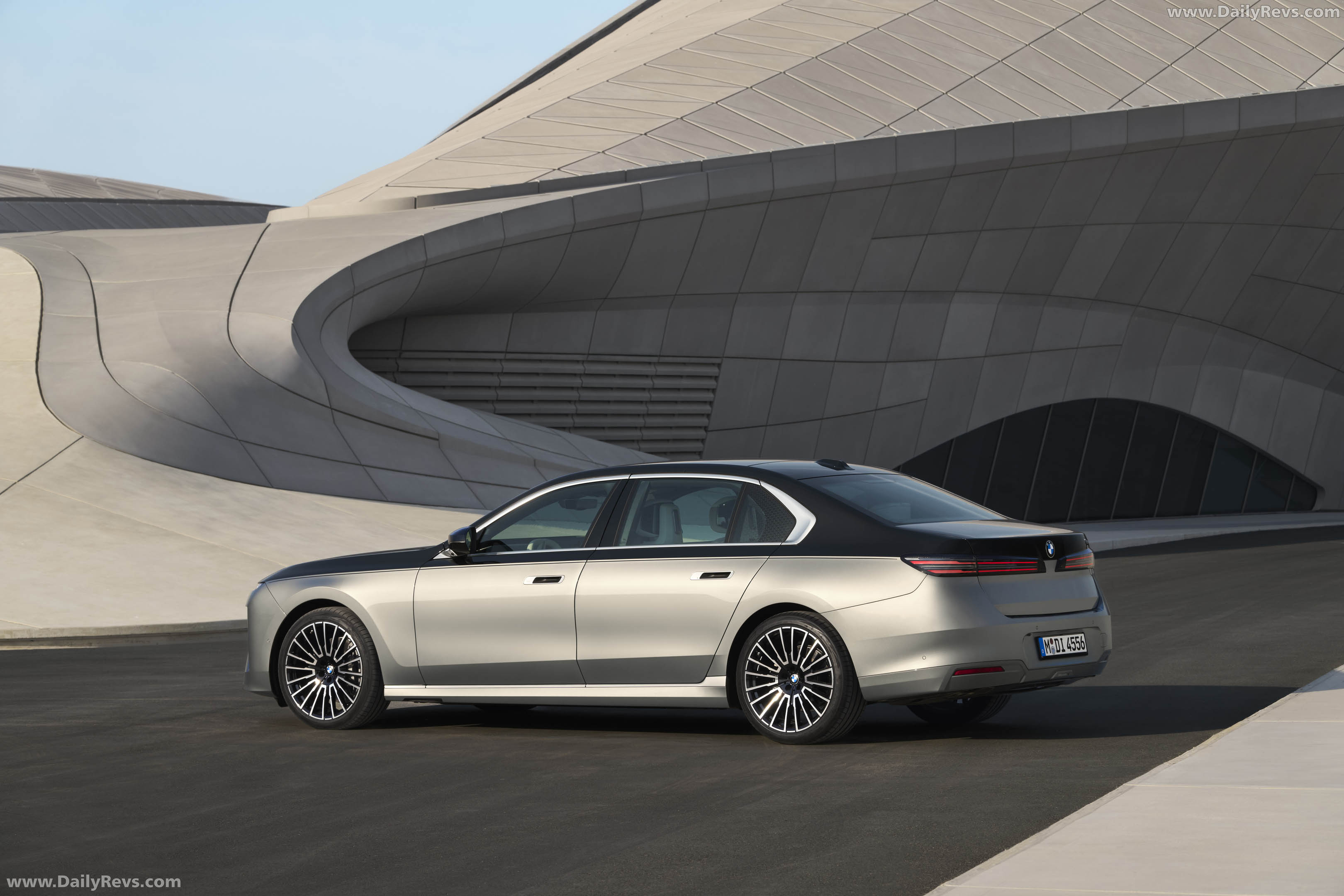 2027 BMW 740 xDrive G70 Rear View