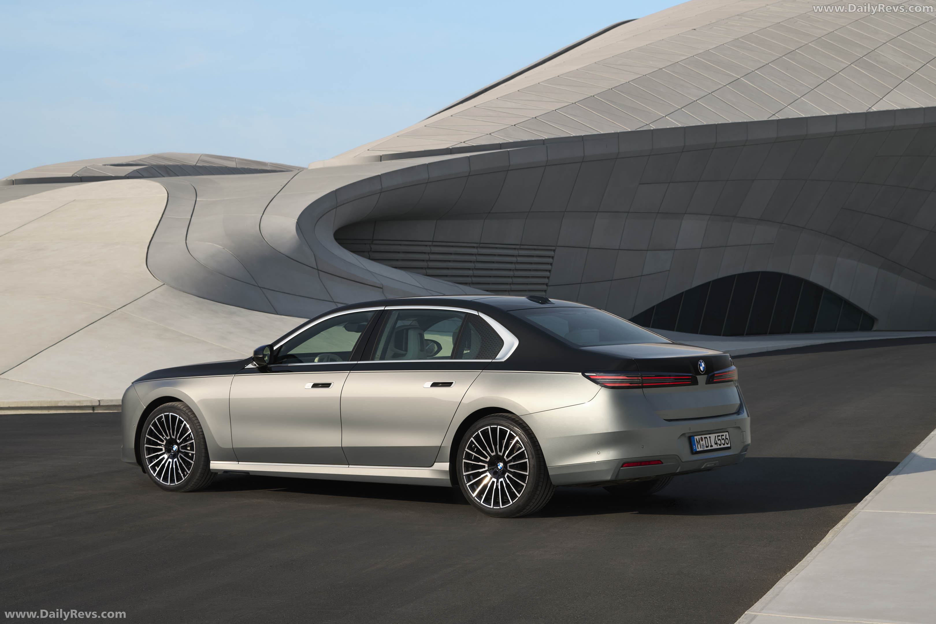 2027 BMW 740 xDrive G70 Rear View