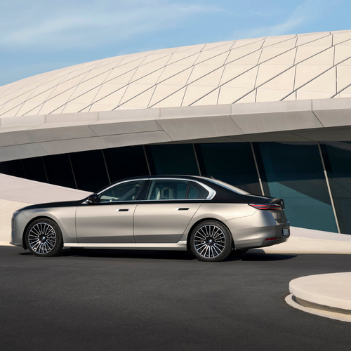 2027 BMW 740 xDrive G70 Rear View