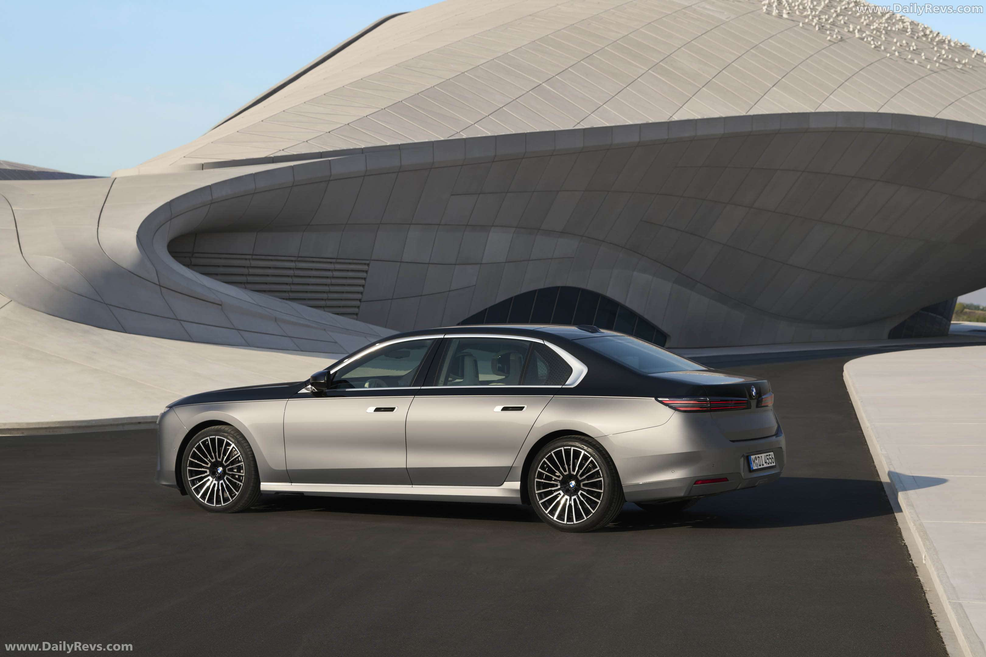 2027 BMW 740 xDrive G70 Rear View