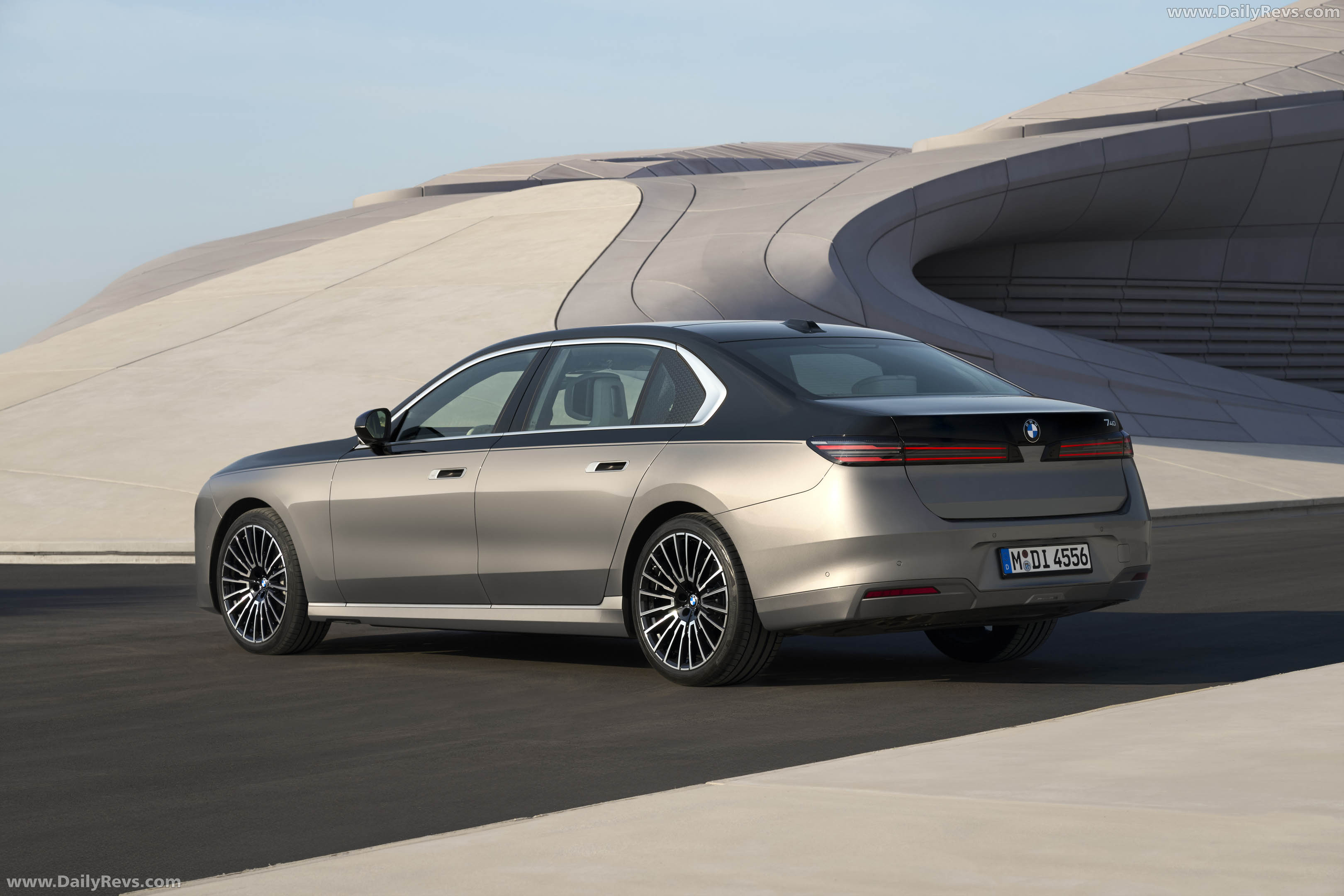 2027 BMW 740 xDrive G70 Rear View