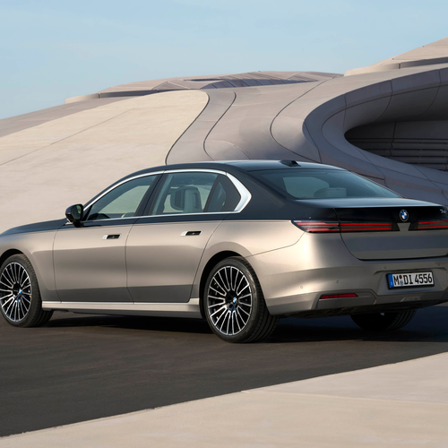 2027 BMW 740 xDrive G70 Rear View