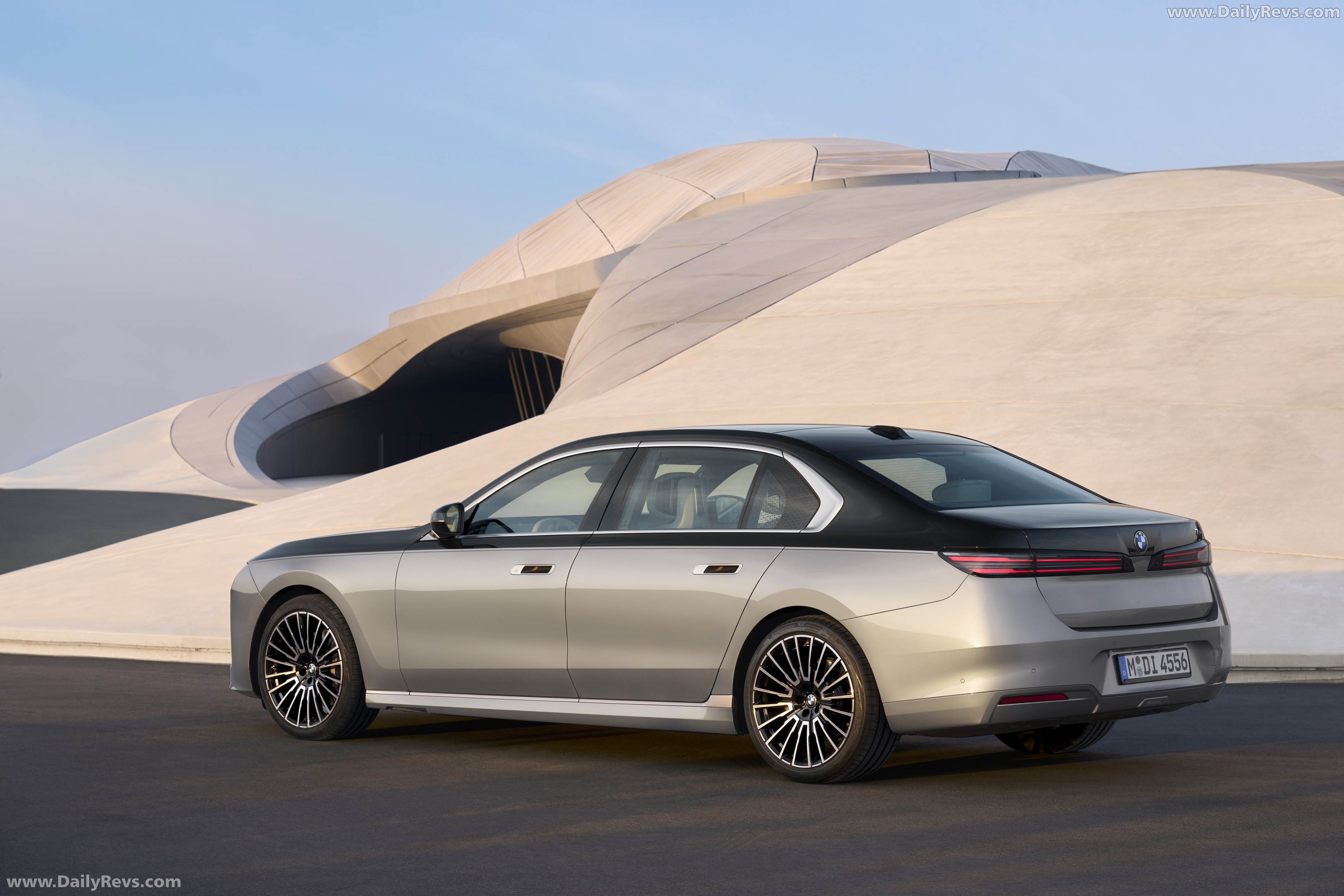 2027 BMW 740 xDrive G70 Rear View