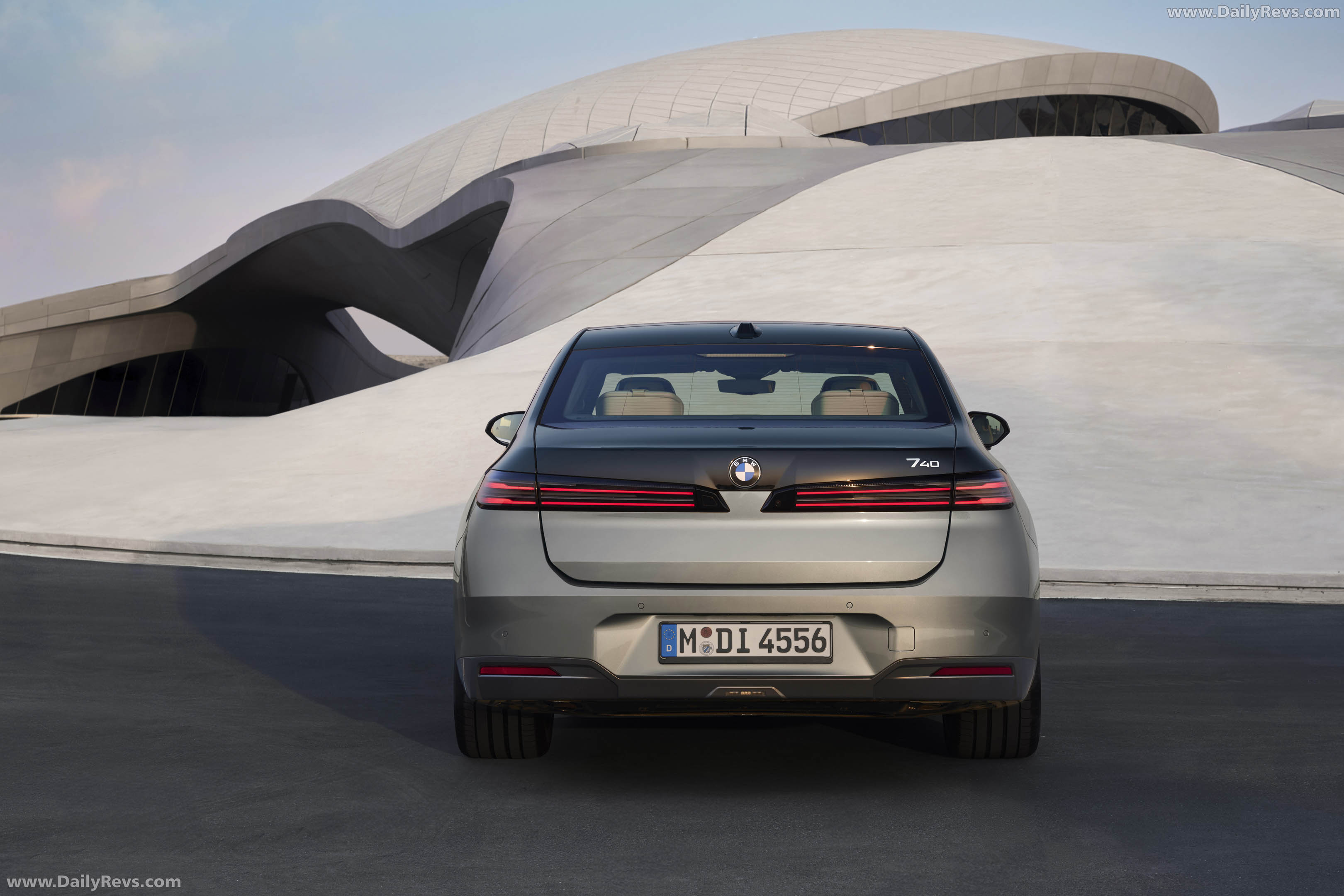 2027 BMW 740 xDrive G70 Rear View