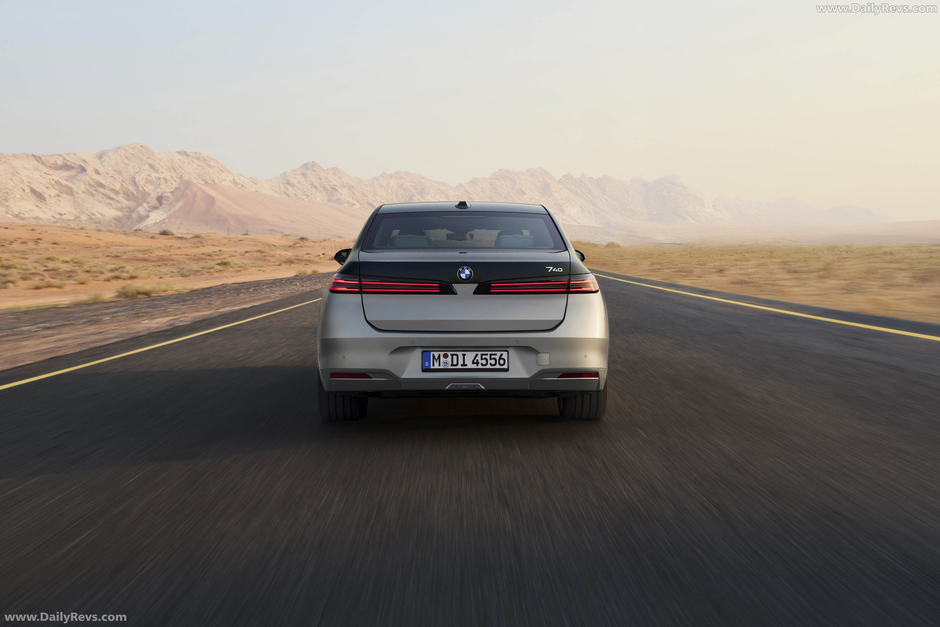 2027 BMW 740 xDrive G70 Rear View