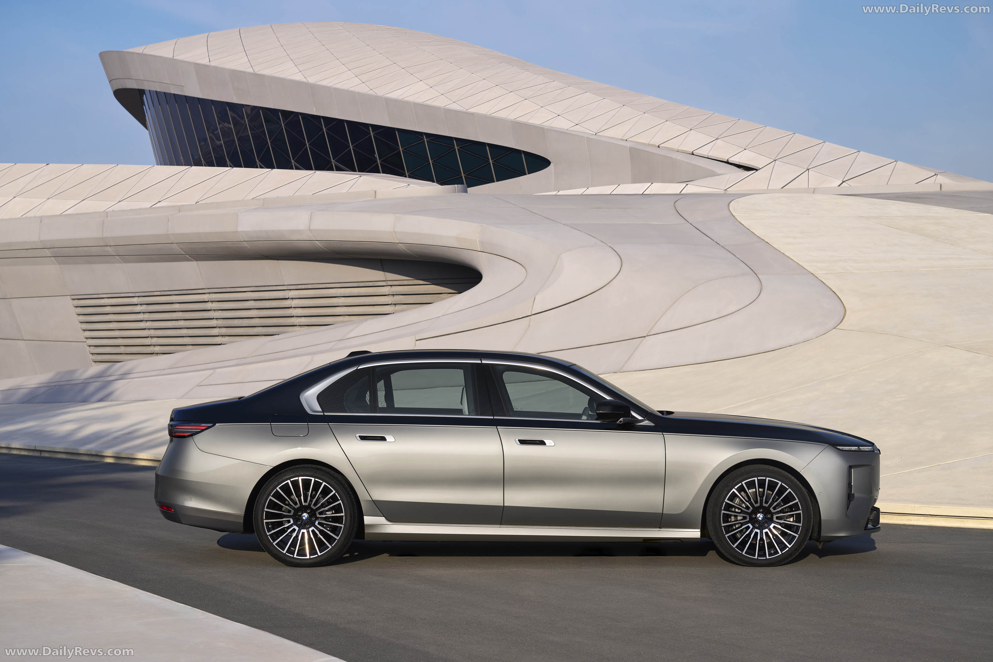 2027 BMW 740 xDrive G70 Side View