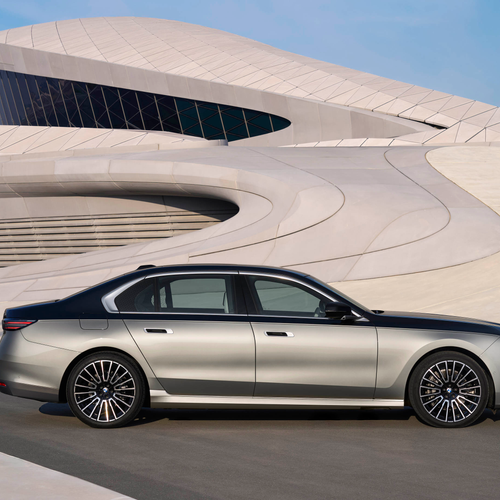 2027 BMW 740 xDrive G70 Side View