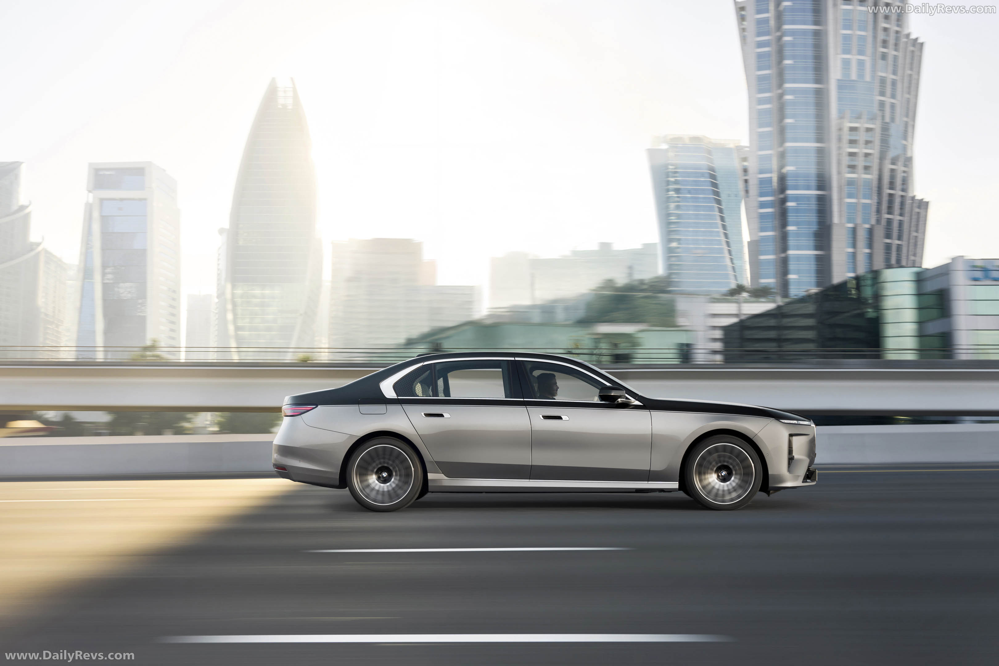2027 BMW 740 xDrive G70 Side View