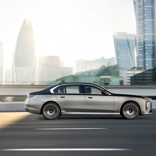 2027 BMW 740 xDrive G70 Side View