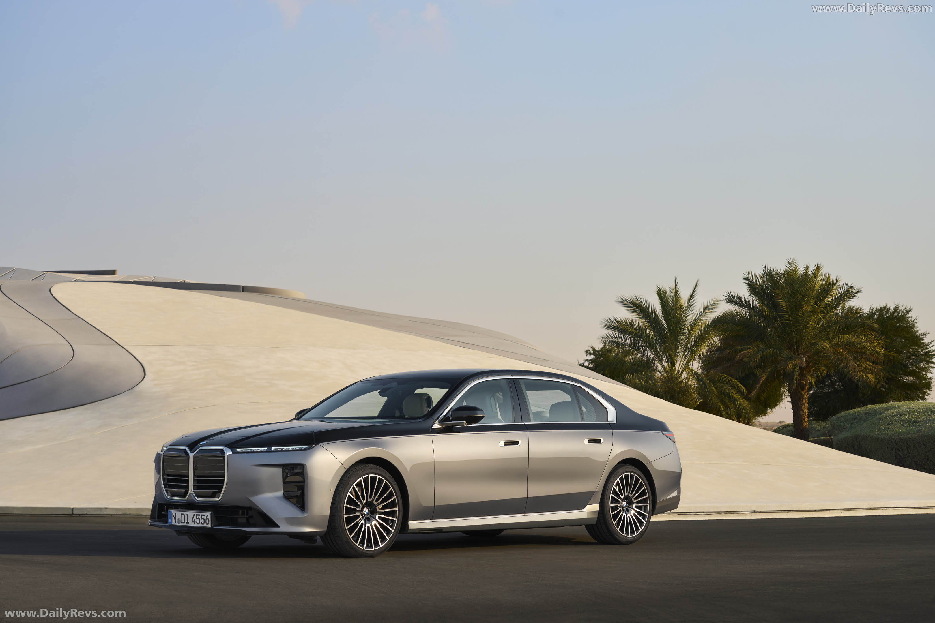 2027 BMW 740 xDrive G70 Side View
