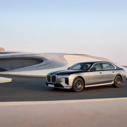 2027 BMW 740 xDrive G70 Side View