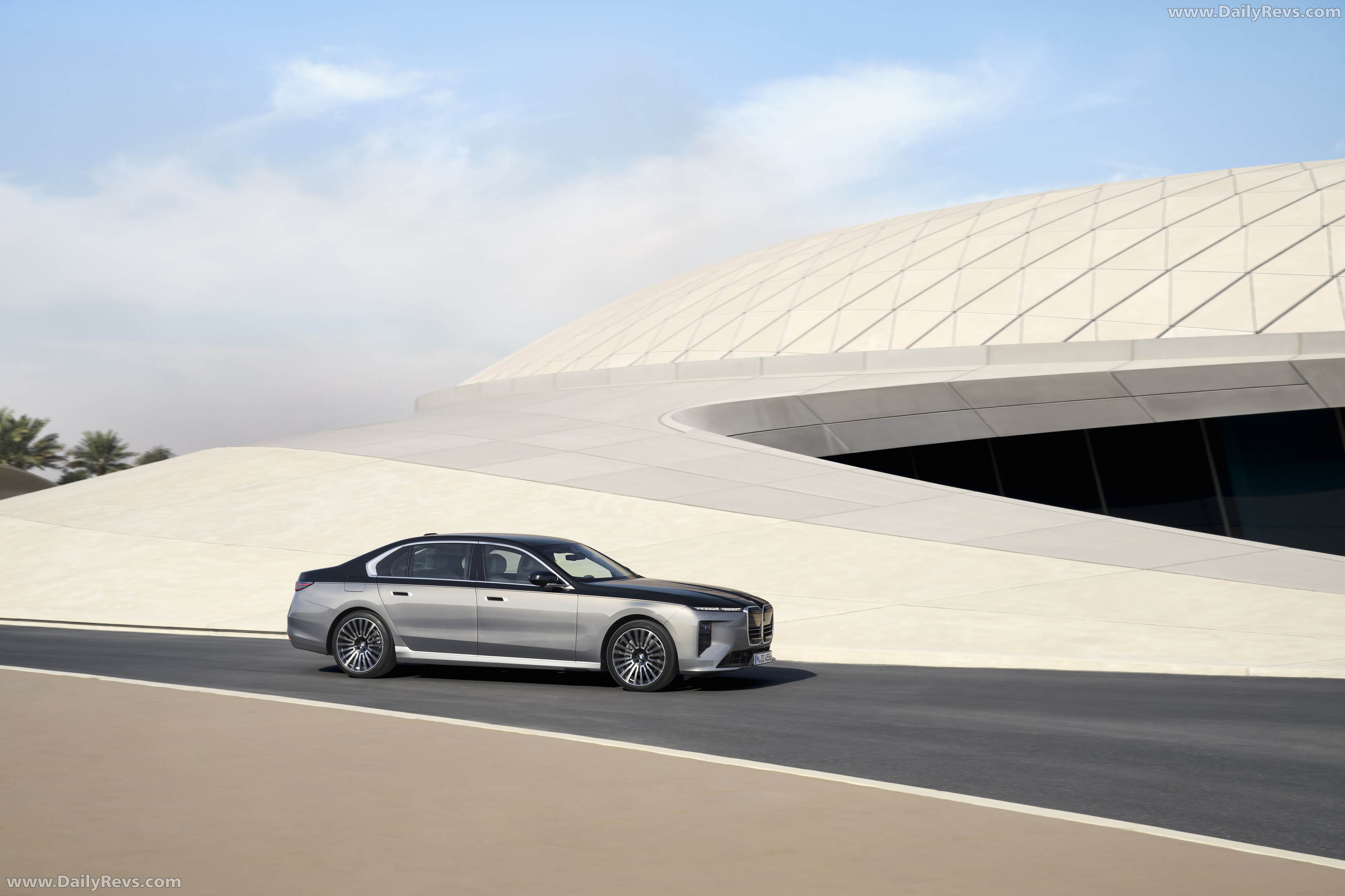 2027 BMW 740 xDrive G70 Side View
