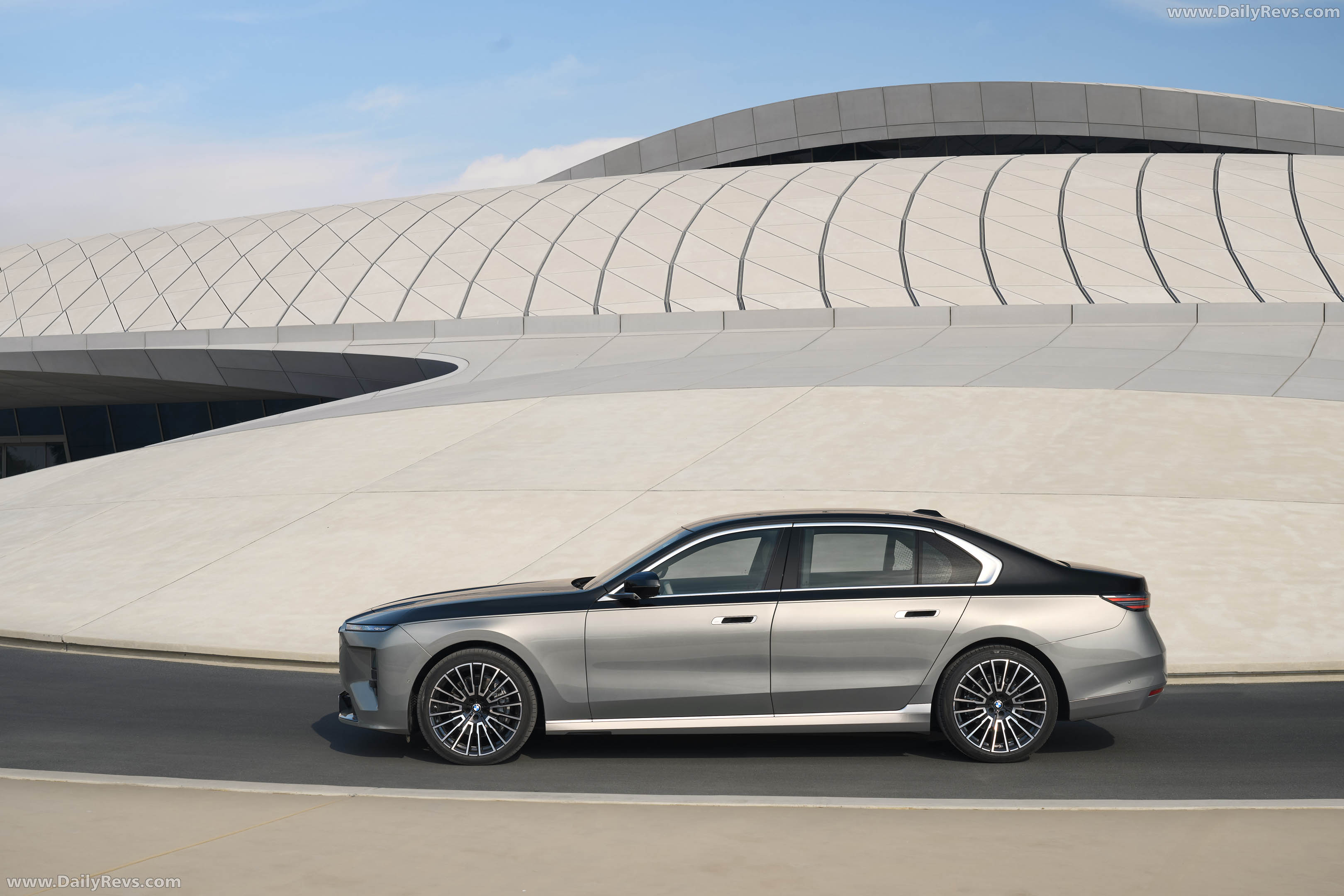 2027 BMW 740 xDrive G70 Side View