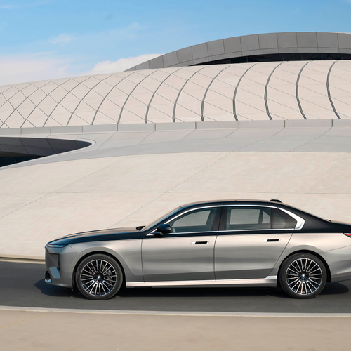 2027 BMW 740 xDrive G70 Side View