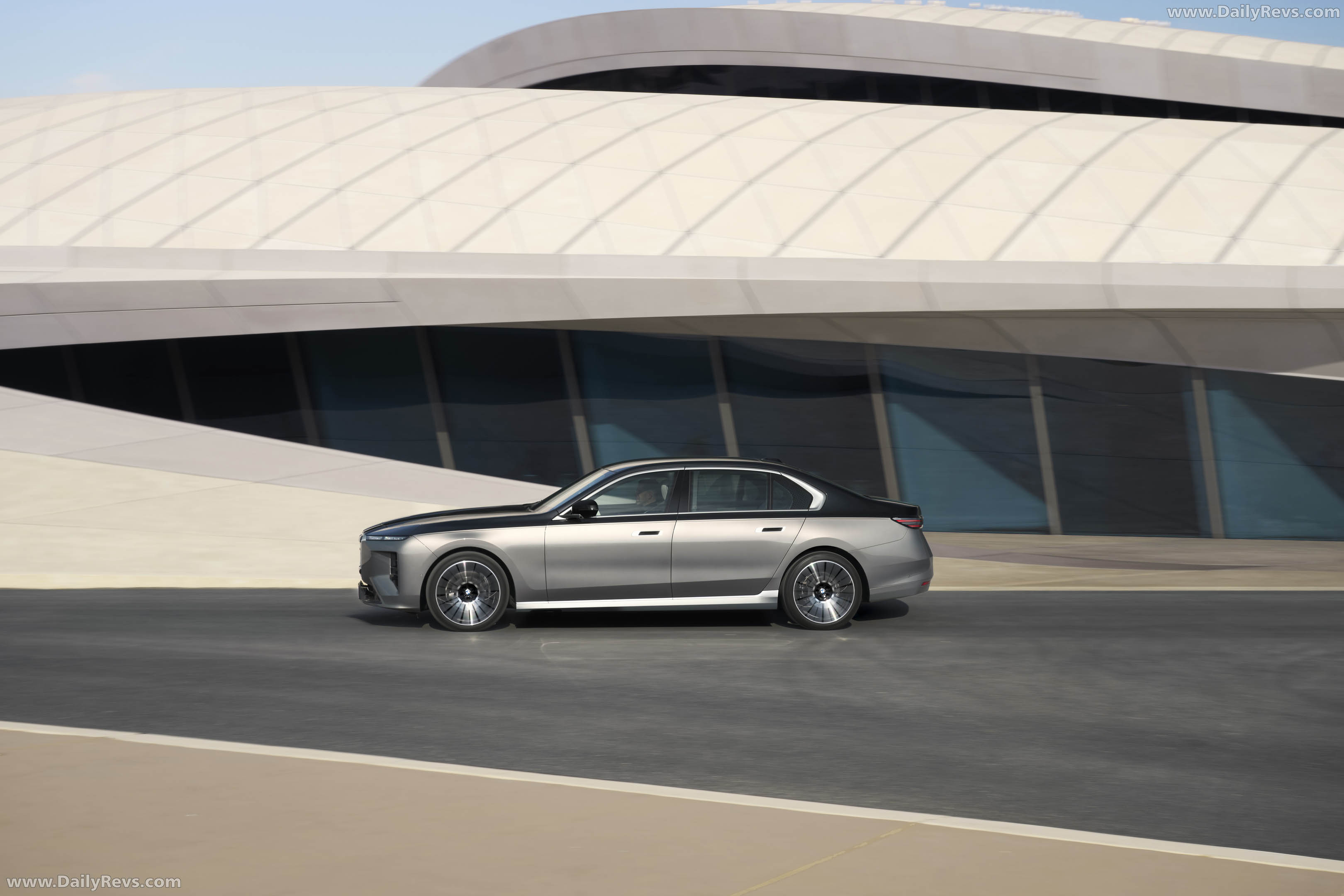 2027 BMW 740 xDrive G70 Side View