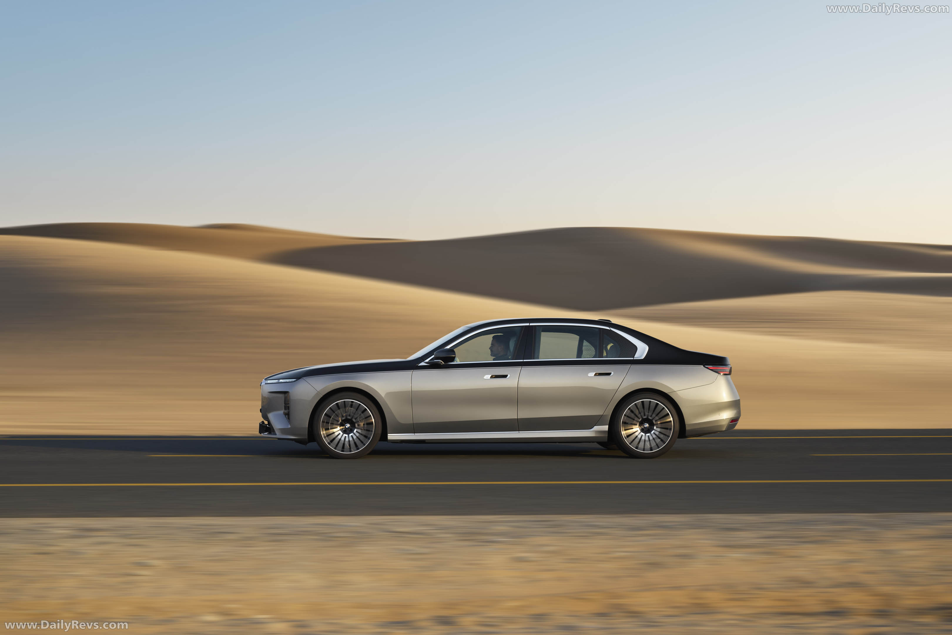 2027 BMW 740 xDrive G70 Side View