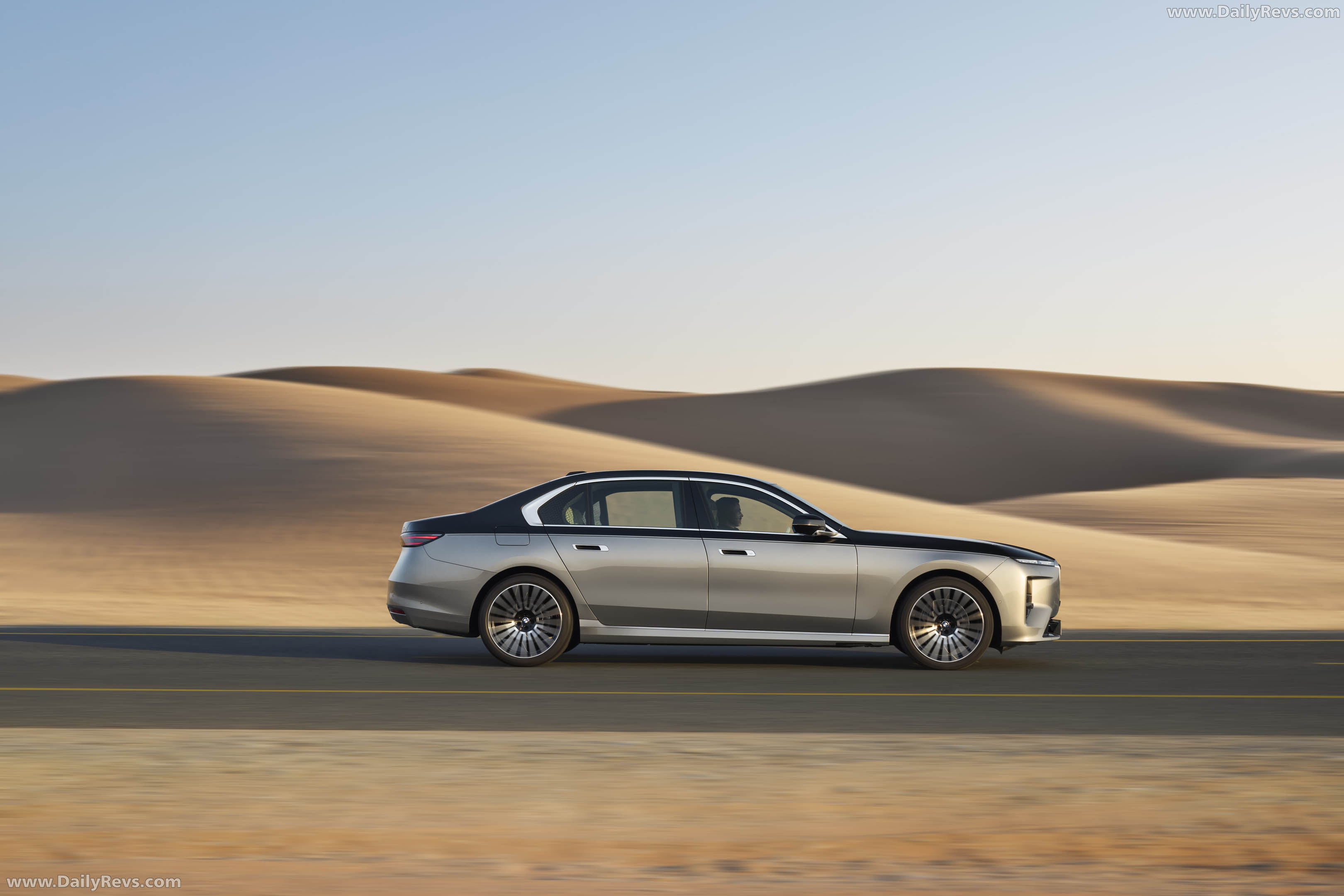 2027 BMW 740 xDrive G70 Side View