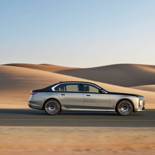 2027 BMW 740 xDrive G70 Side View