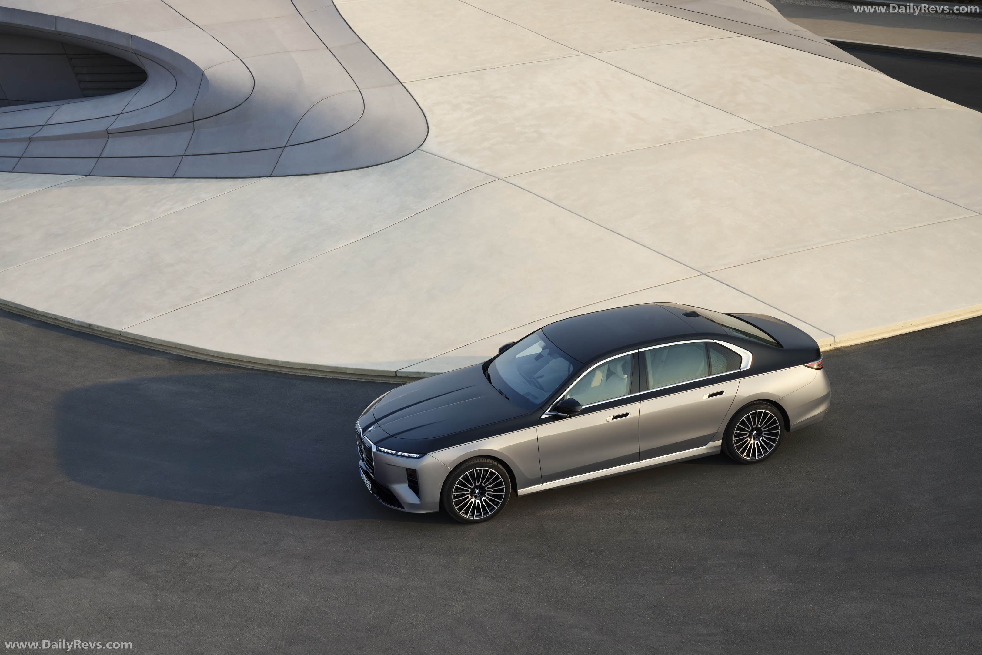 2027 BMW 740 xDrive G70 Top View