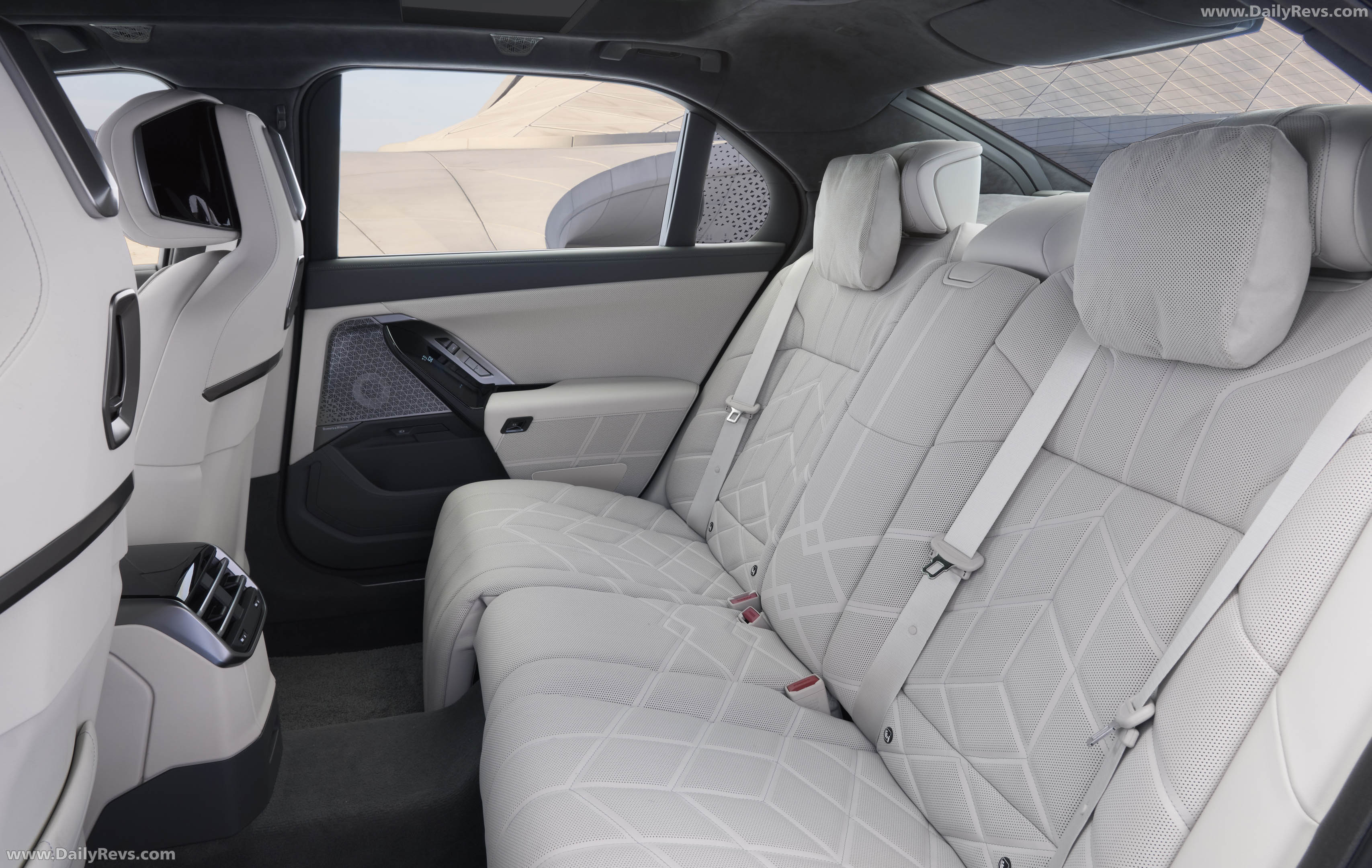 2027 BMW 740 xDrive G70 Interior