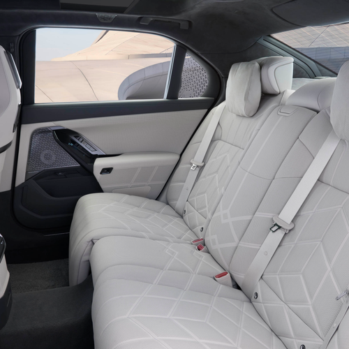 2027 BMW 740 xDrive G70 Interior