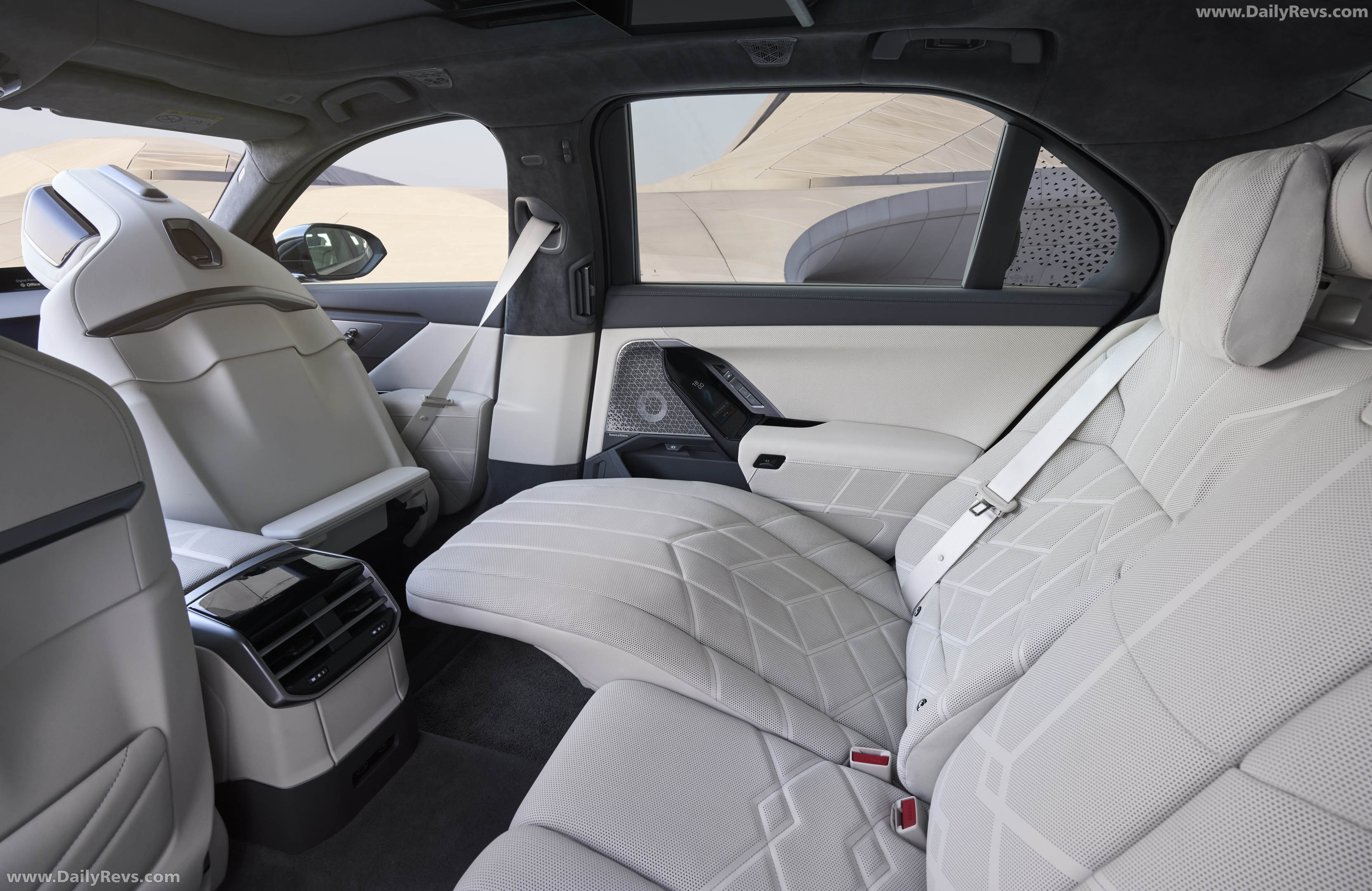 2027 BMW 740 xDrive G70 Interior