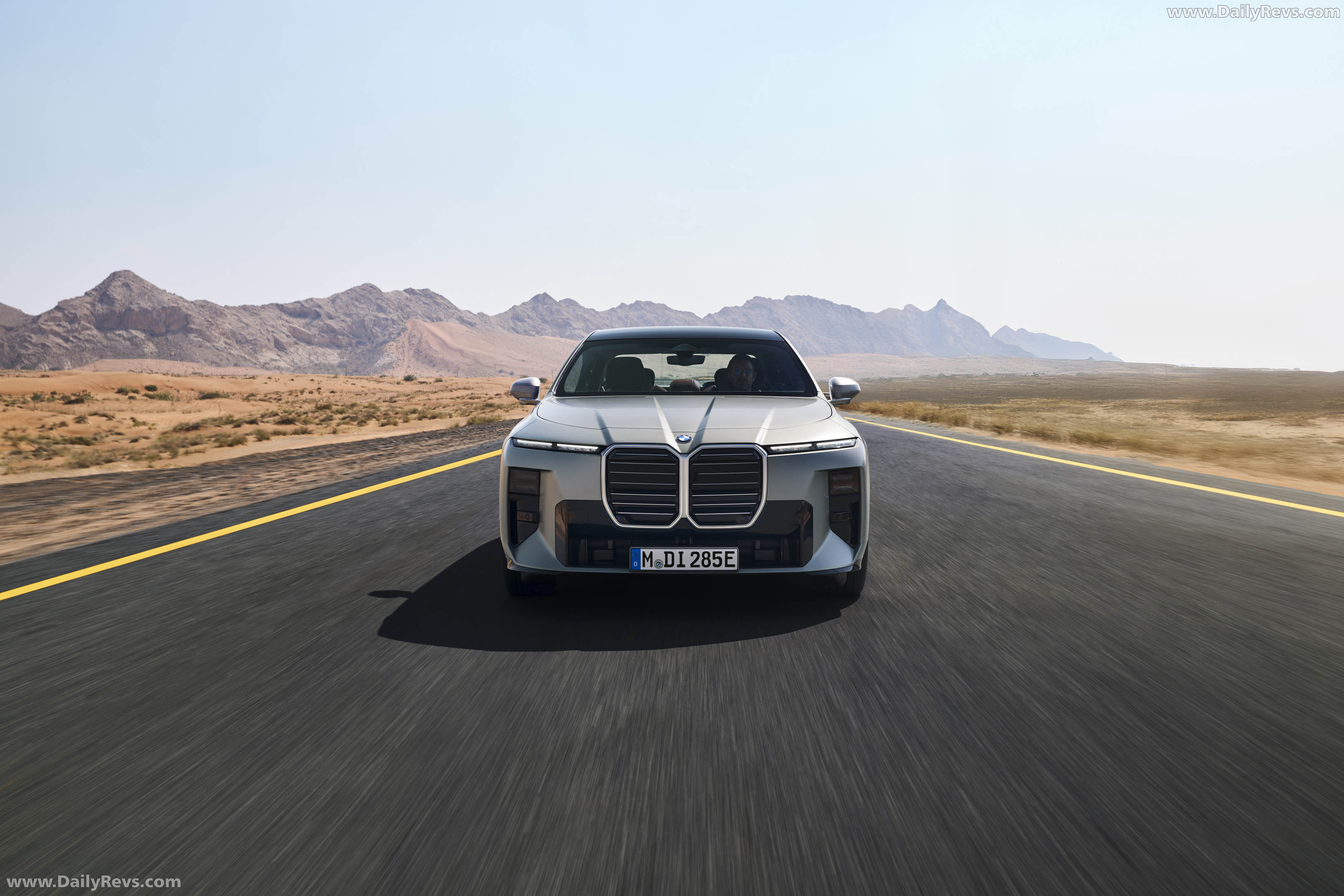 2027 BMW i7 60 xDrive G70 Front View