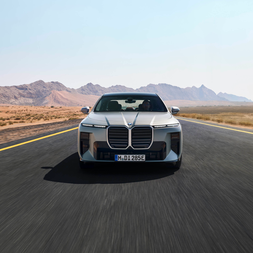 2027 BMW i7 60 xDrive G70 Front View