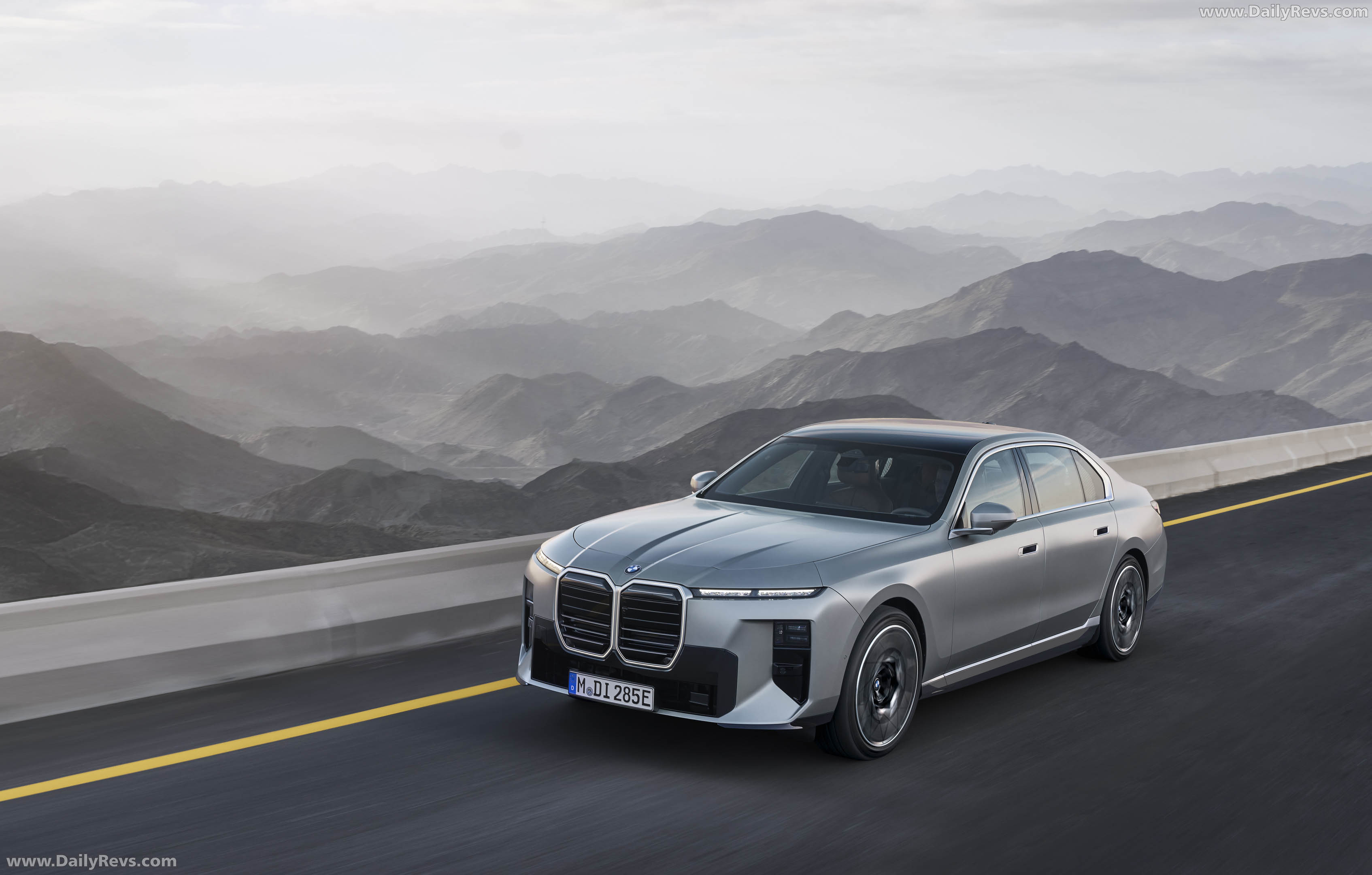2027 BMW i7 60 xDrive G70 Front View