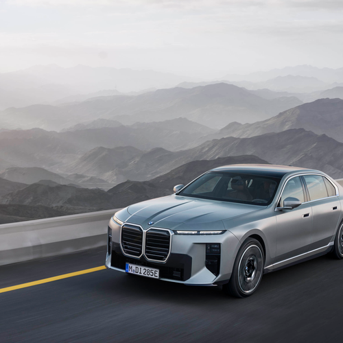 2027 BMW i7 60 xDrive G70 Front View