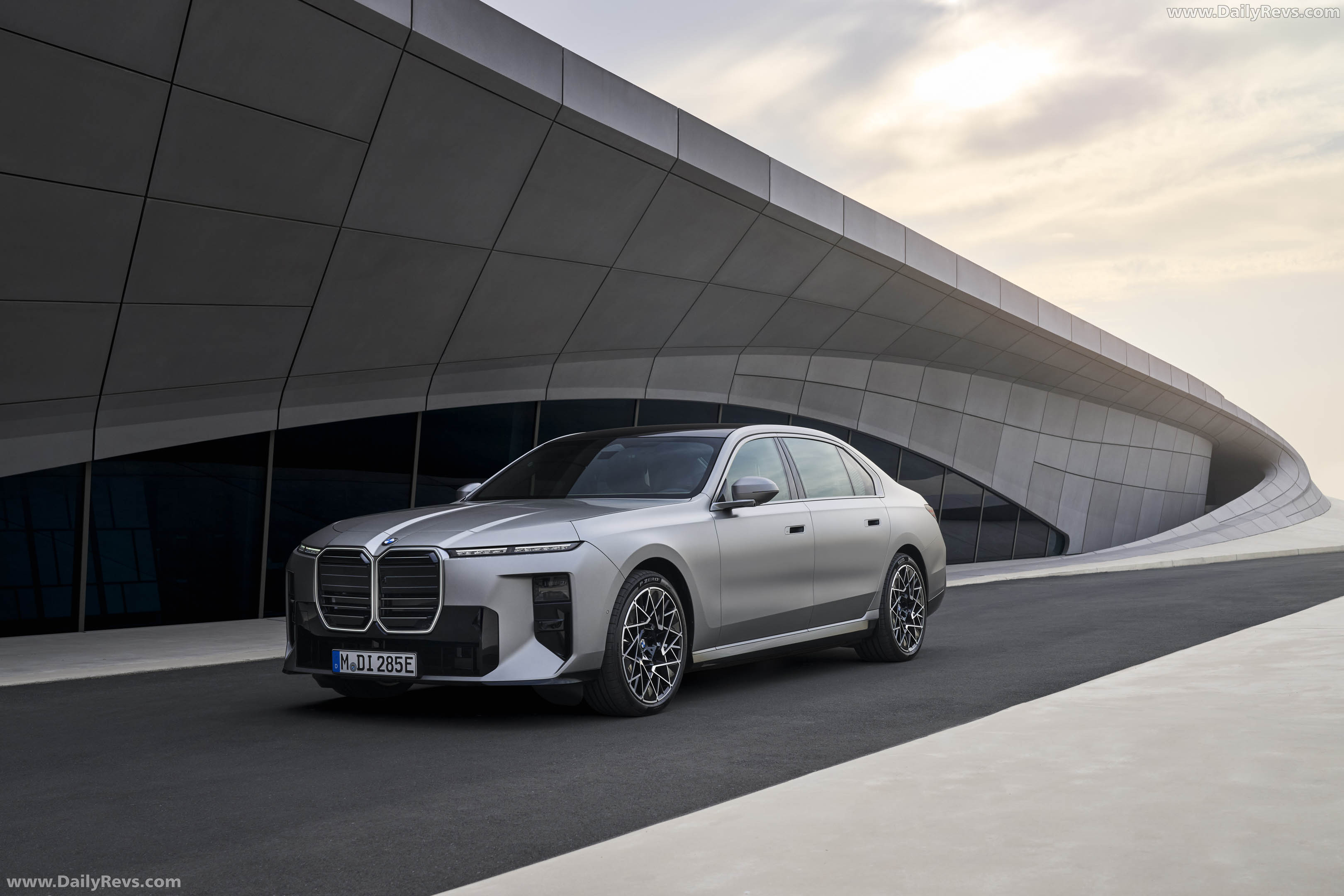 2027 BMW i7 60 xDrive G70 Front View