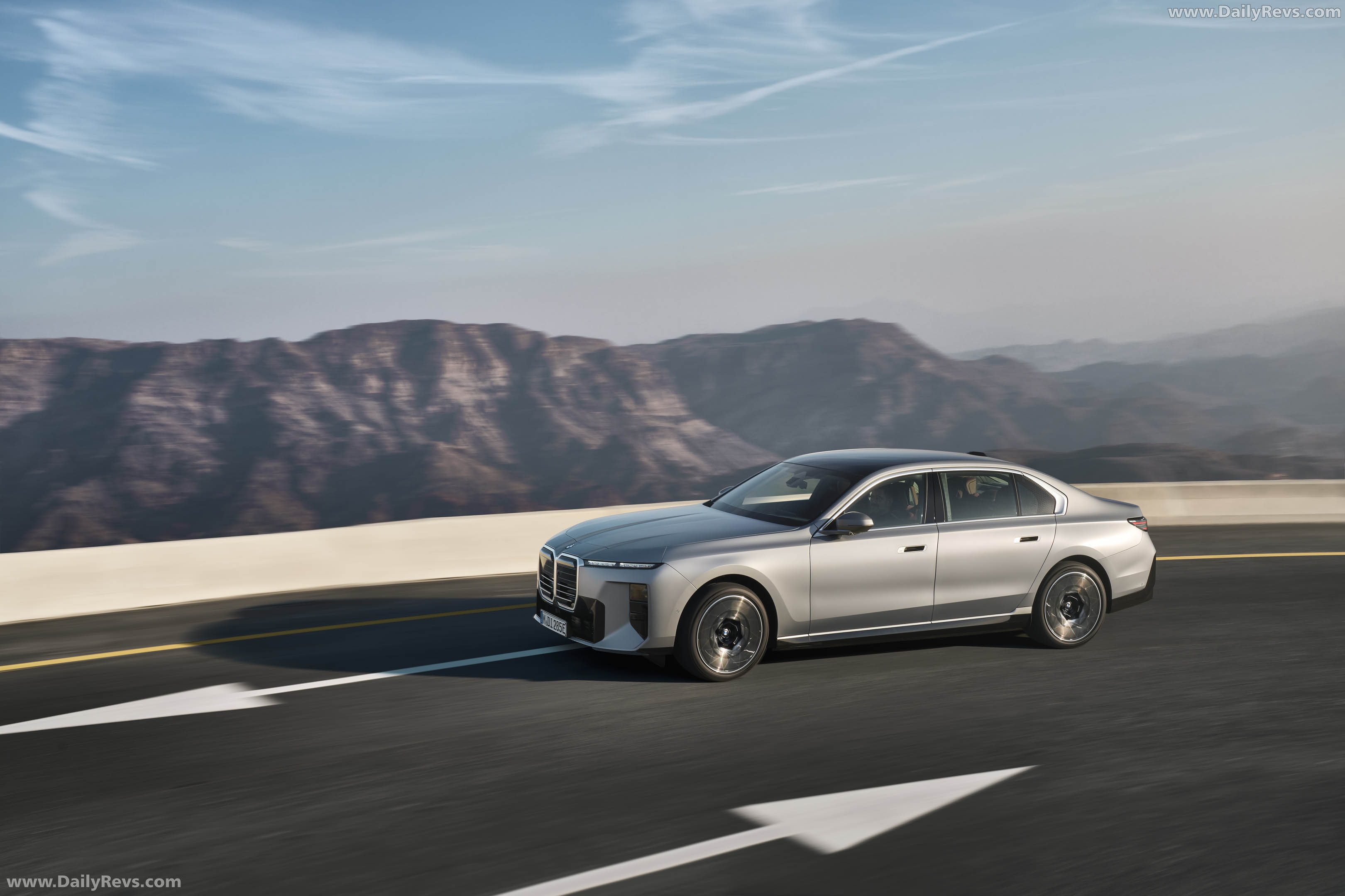2027 BMW i7 60 xDrive G70 Front View