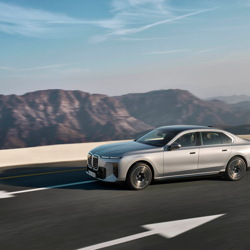 2027 BMW i7 60 xDrive G70 Front View