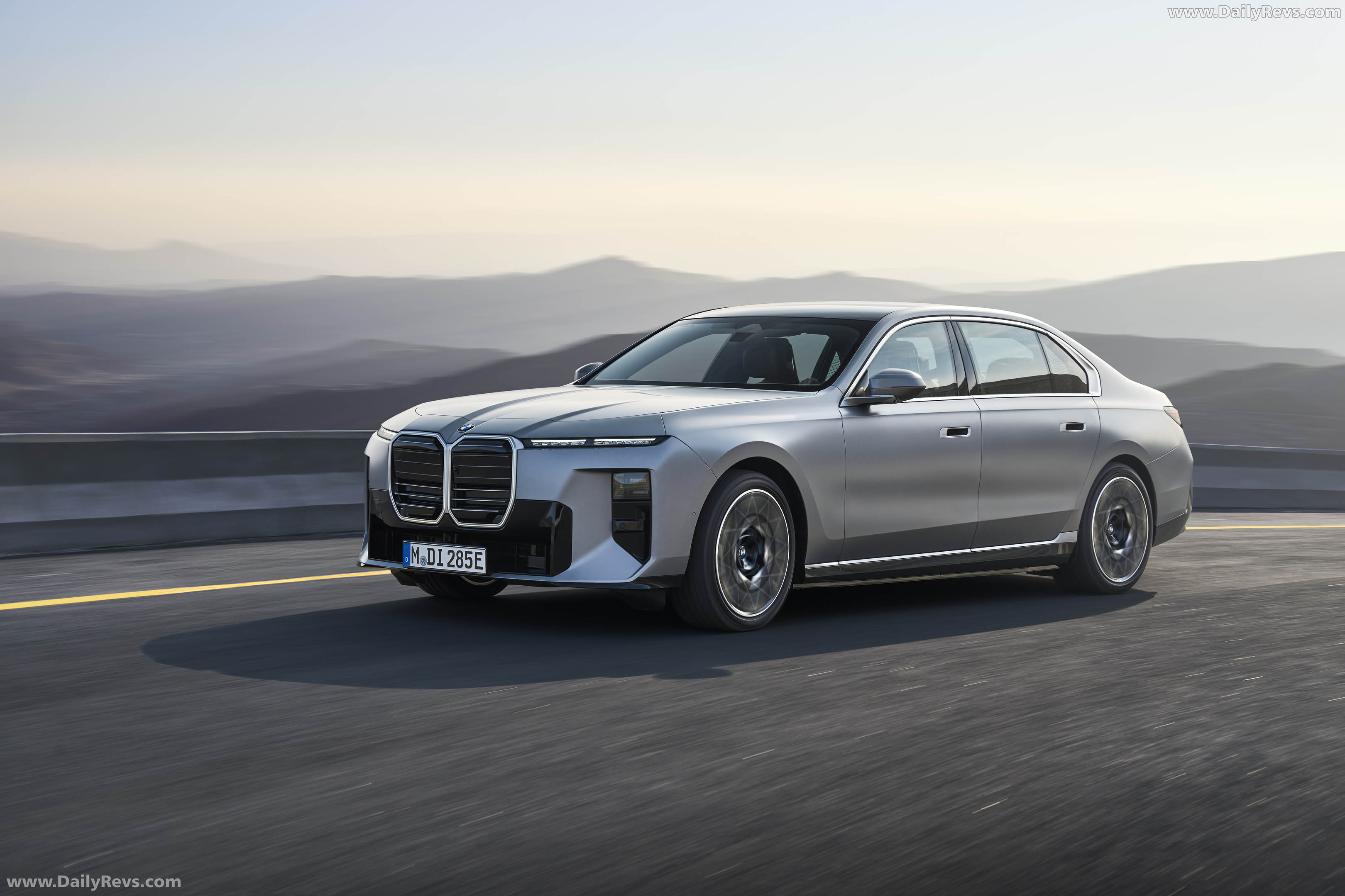 2027 BMW i7 60 xDrive G70 Front View