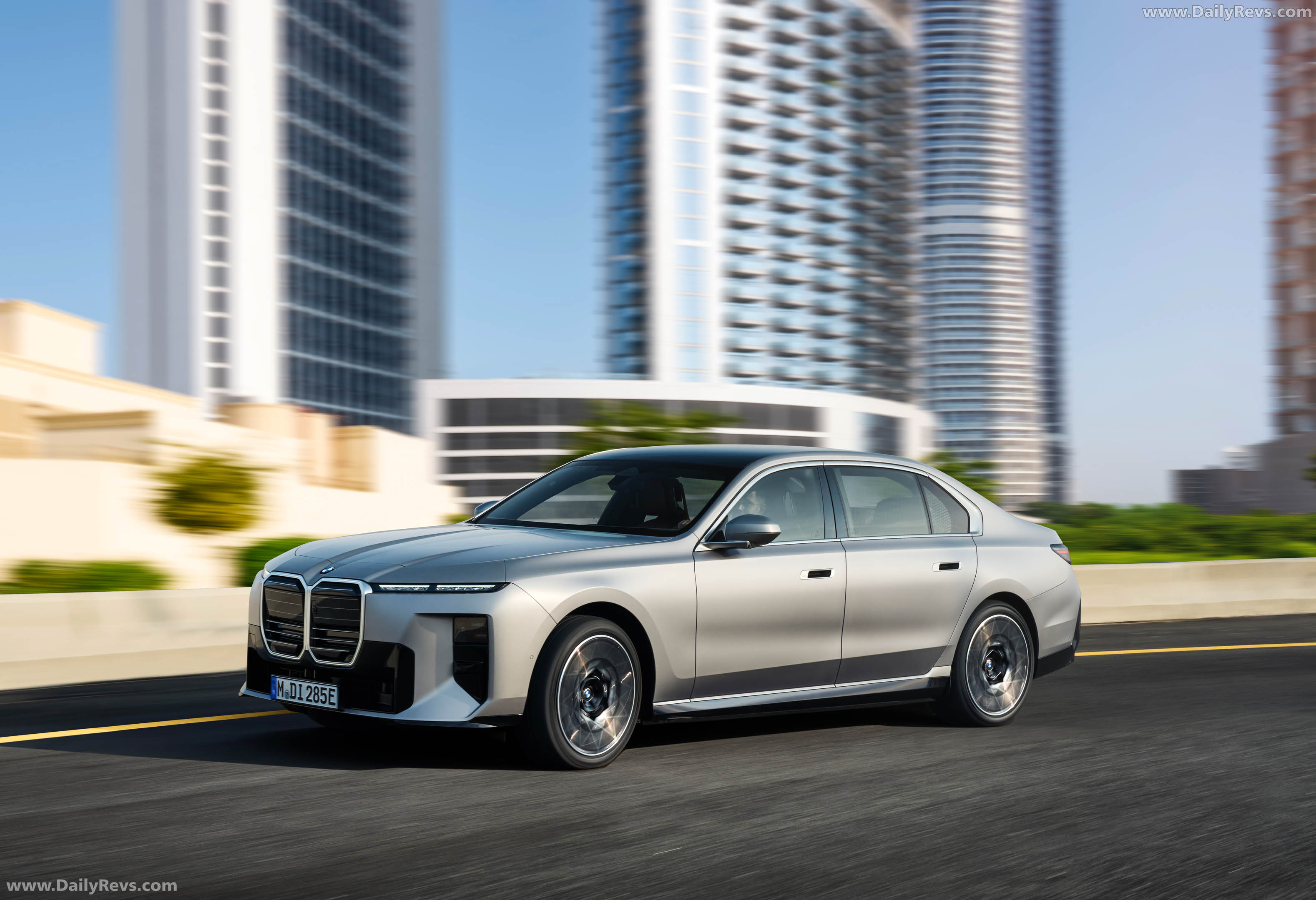 2027 BMW i7 60 xDrive G70 Front View