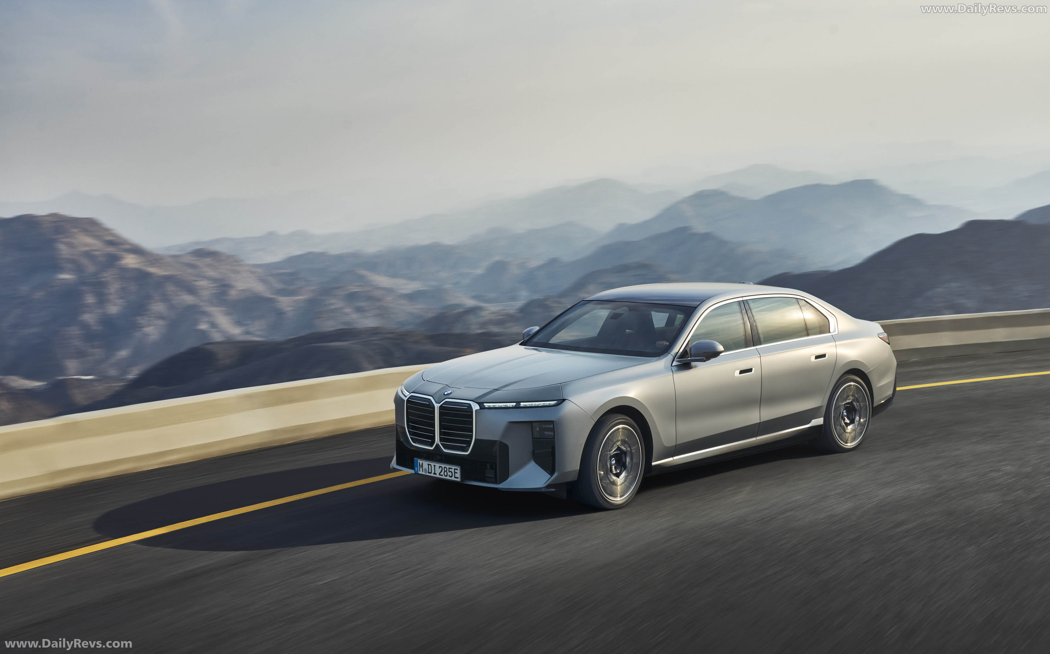 2027 BMW i7 60 xDrive G70 Front View
