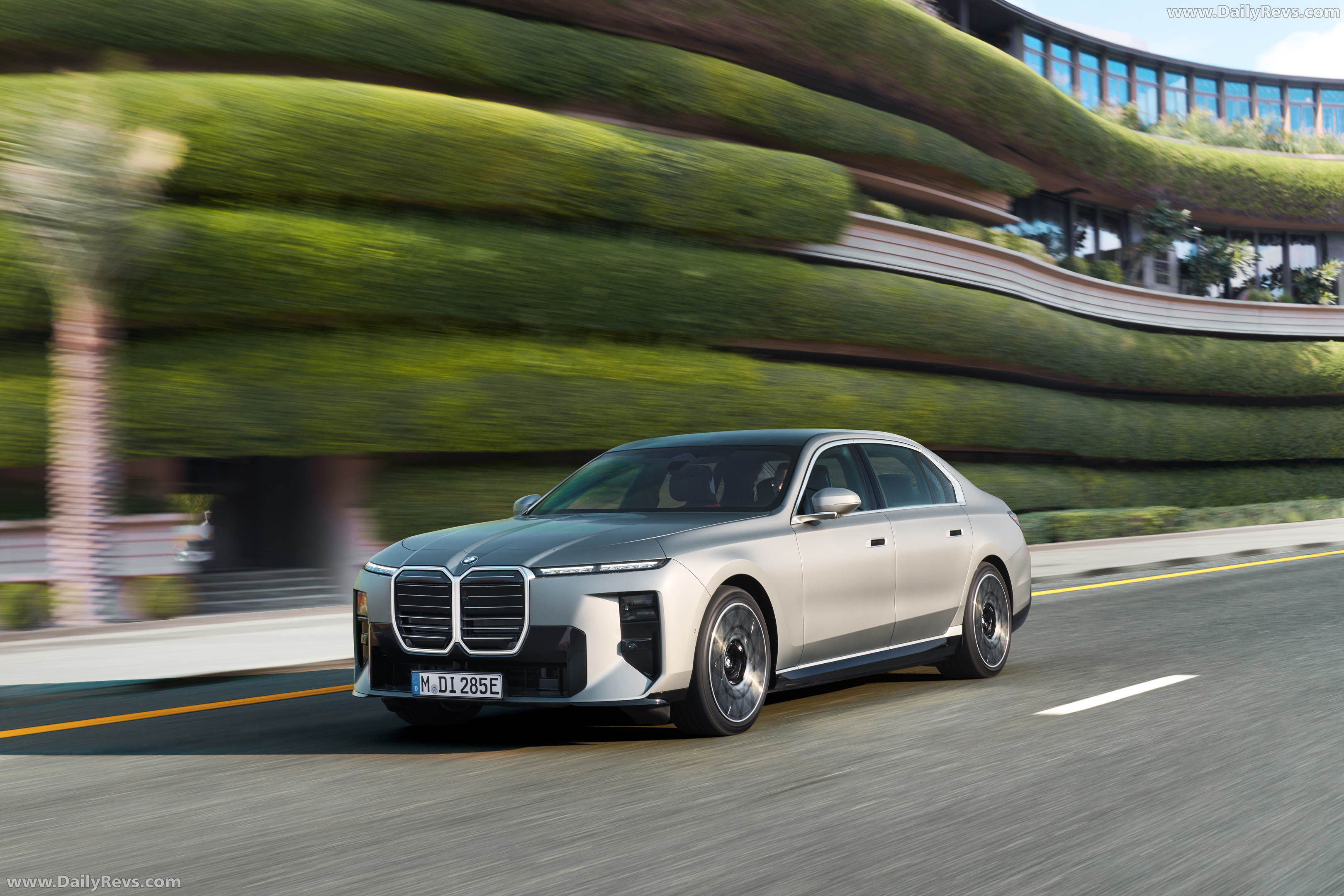 2027 BMW i7 60 xDrive G70 Front View