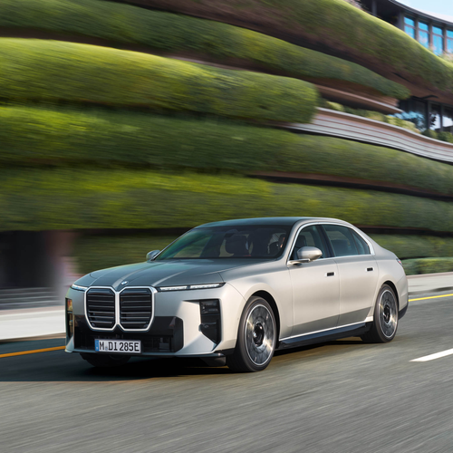 2027 BMW i7 60 xDrive G70 Front View
