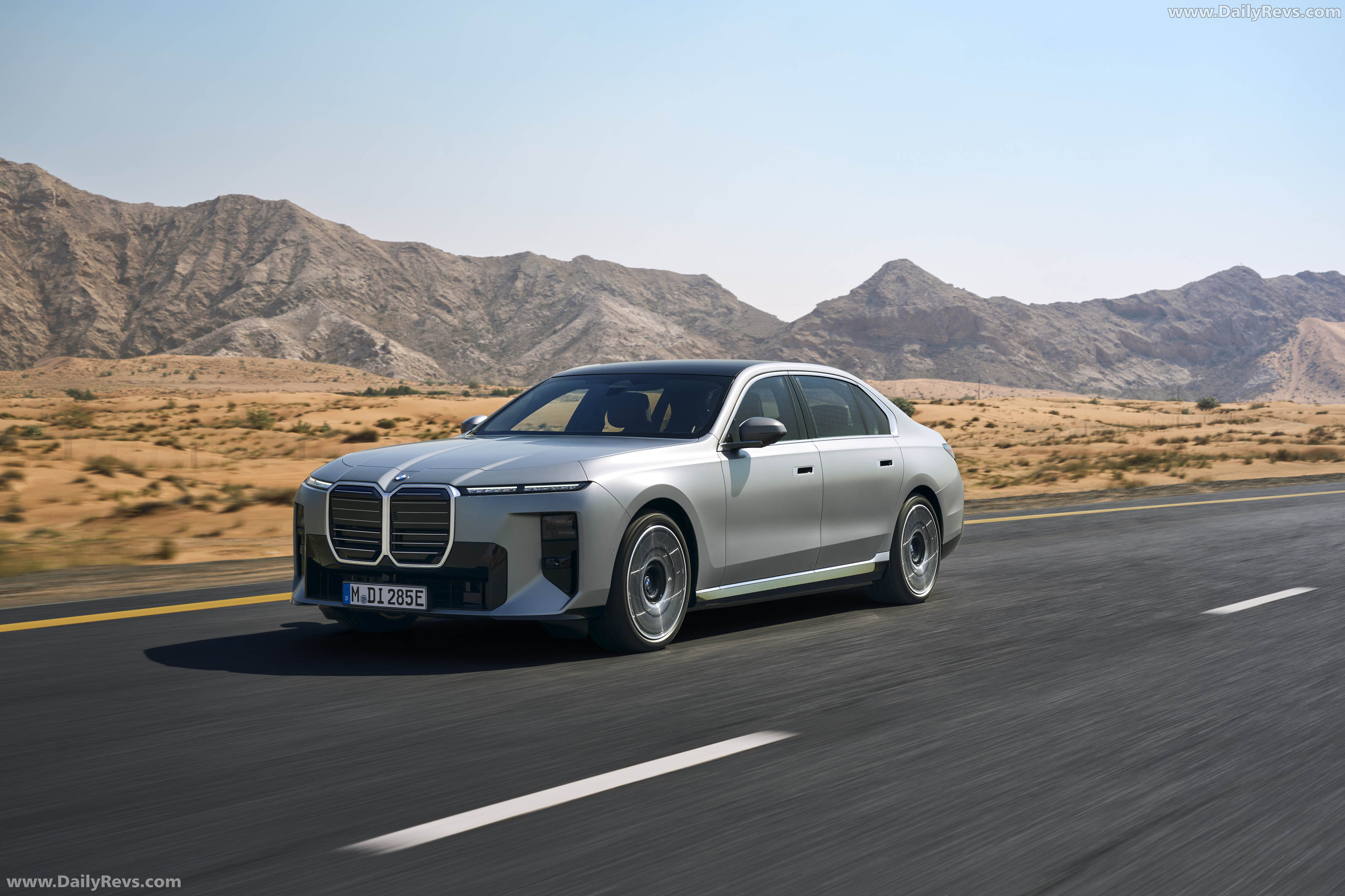2027 BMW i7 60 xDrive G70 Front View