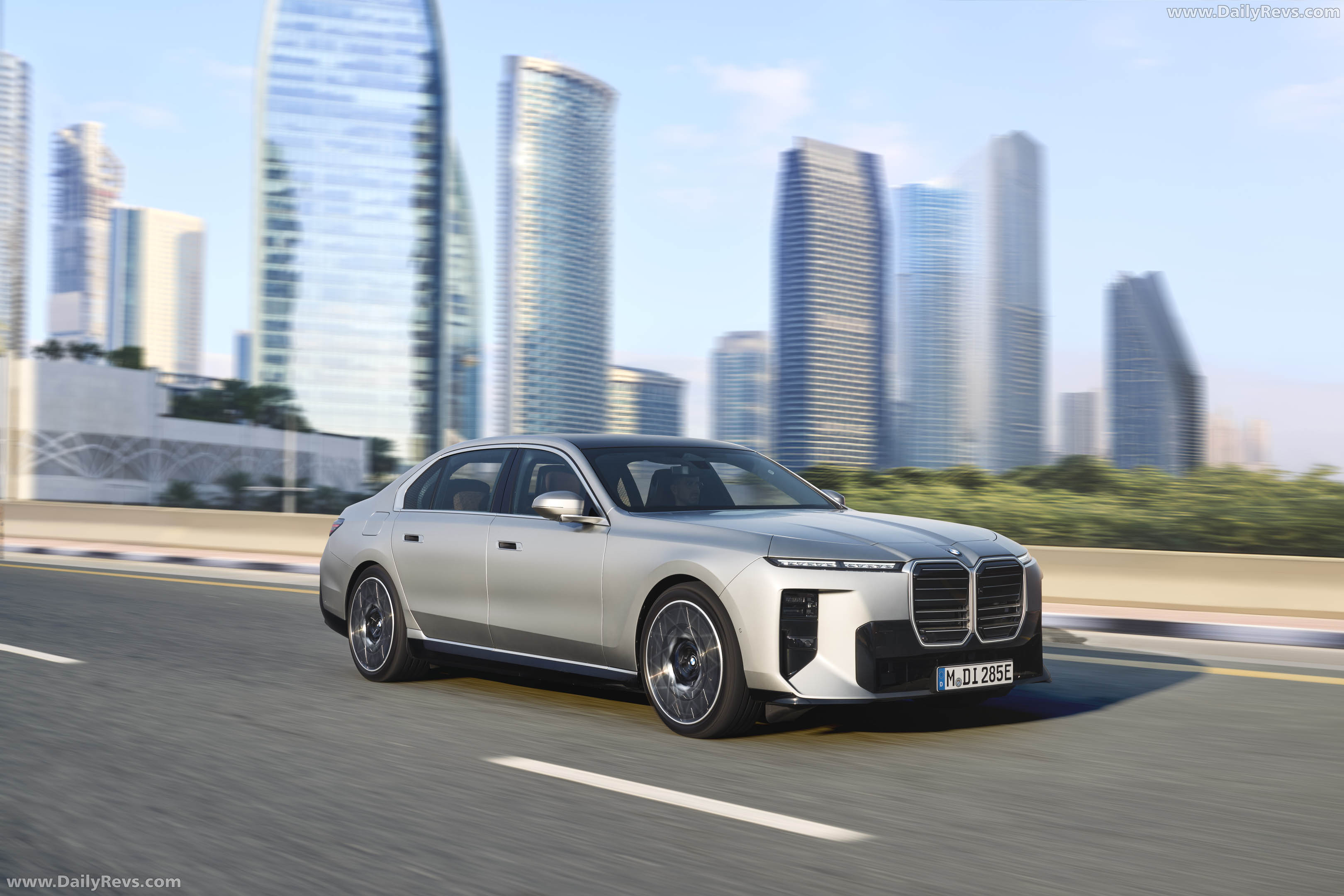 2027 BMW i7 60 xDrive G70 Front View
