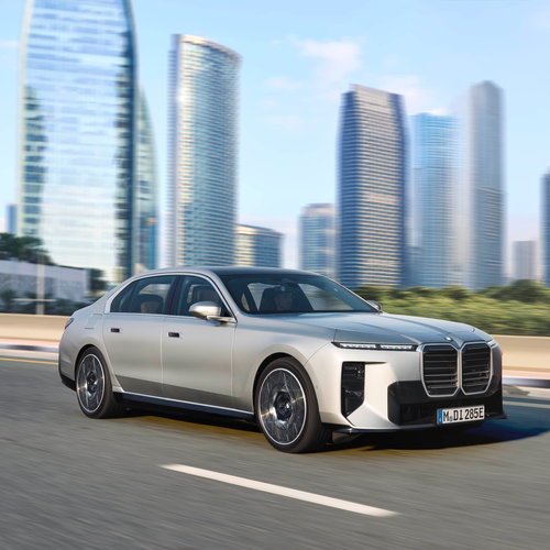 2027 BMW i7 60 xDrive G70 Front View