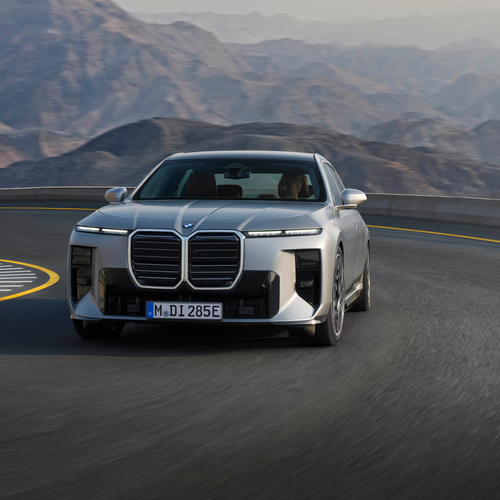 2027 BMW i7 60 xDrive G70 Front View
