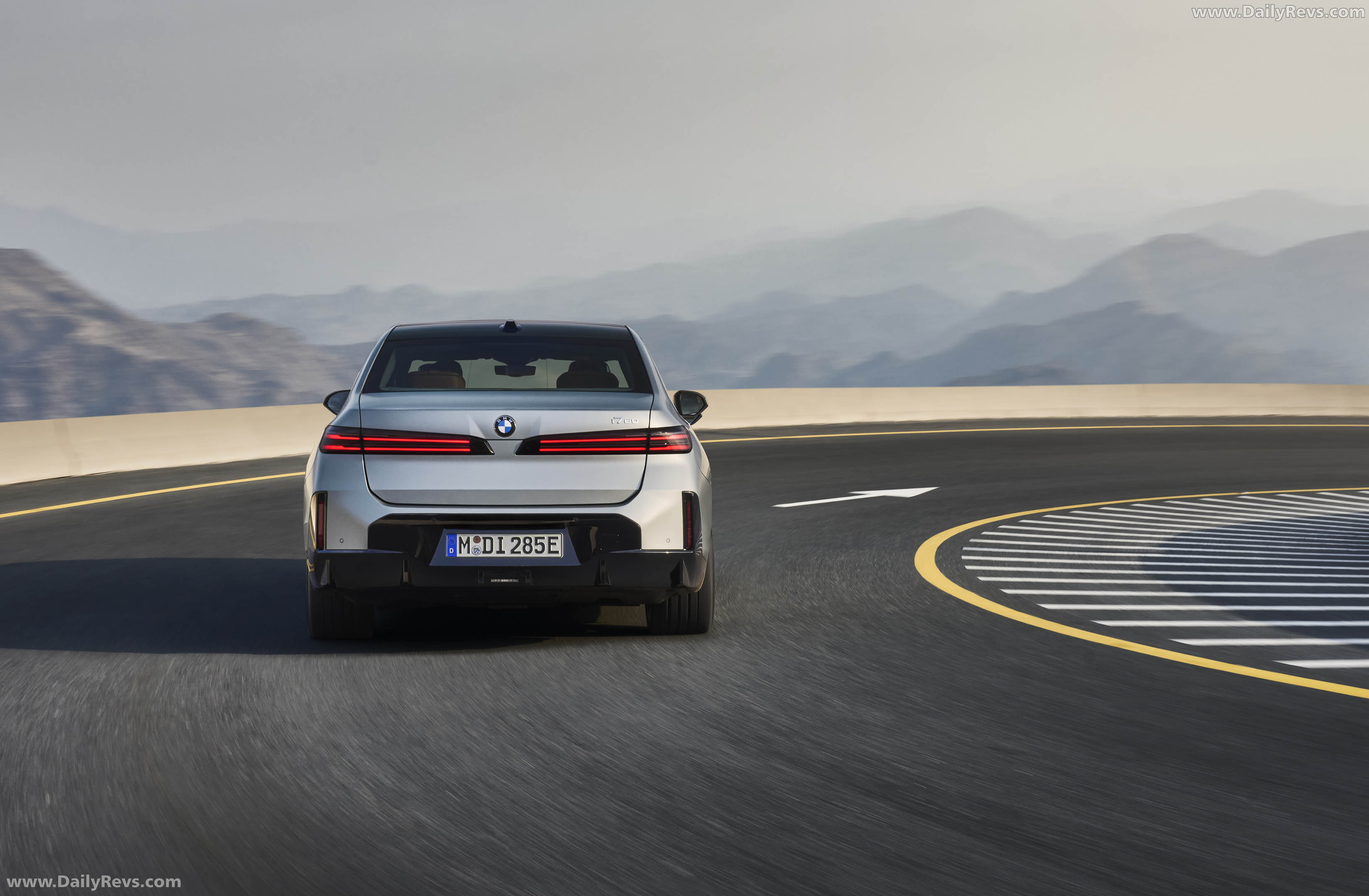 2027 BMW i7 60 xDrive G70 Rear View
